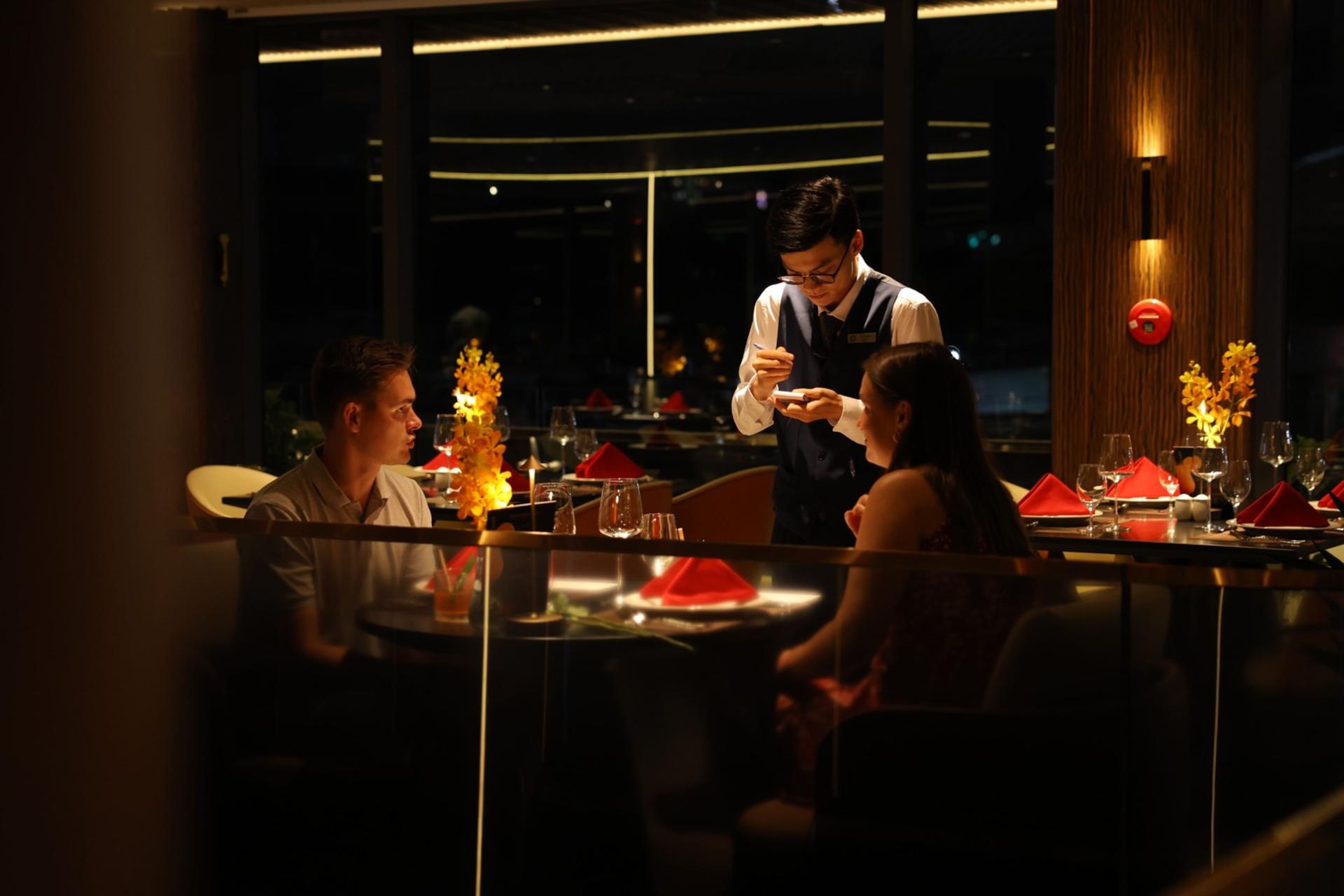 Elite Luxury Cruise | Dining Experience on the Saigon River - Thumbnail 5