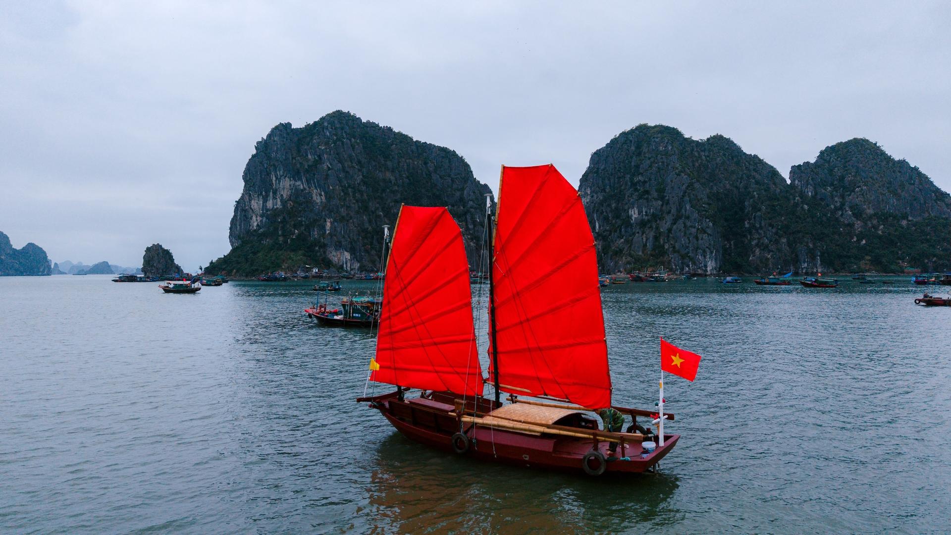 Three-walled Sailboat Sightseeing Ha Long Tour - Thumbnail 4