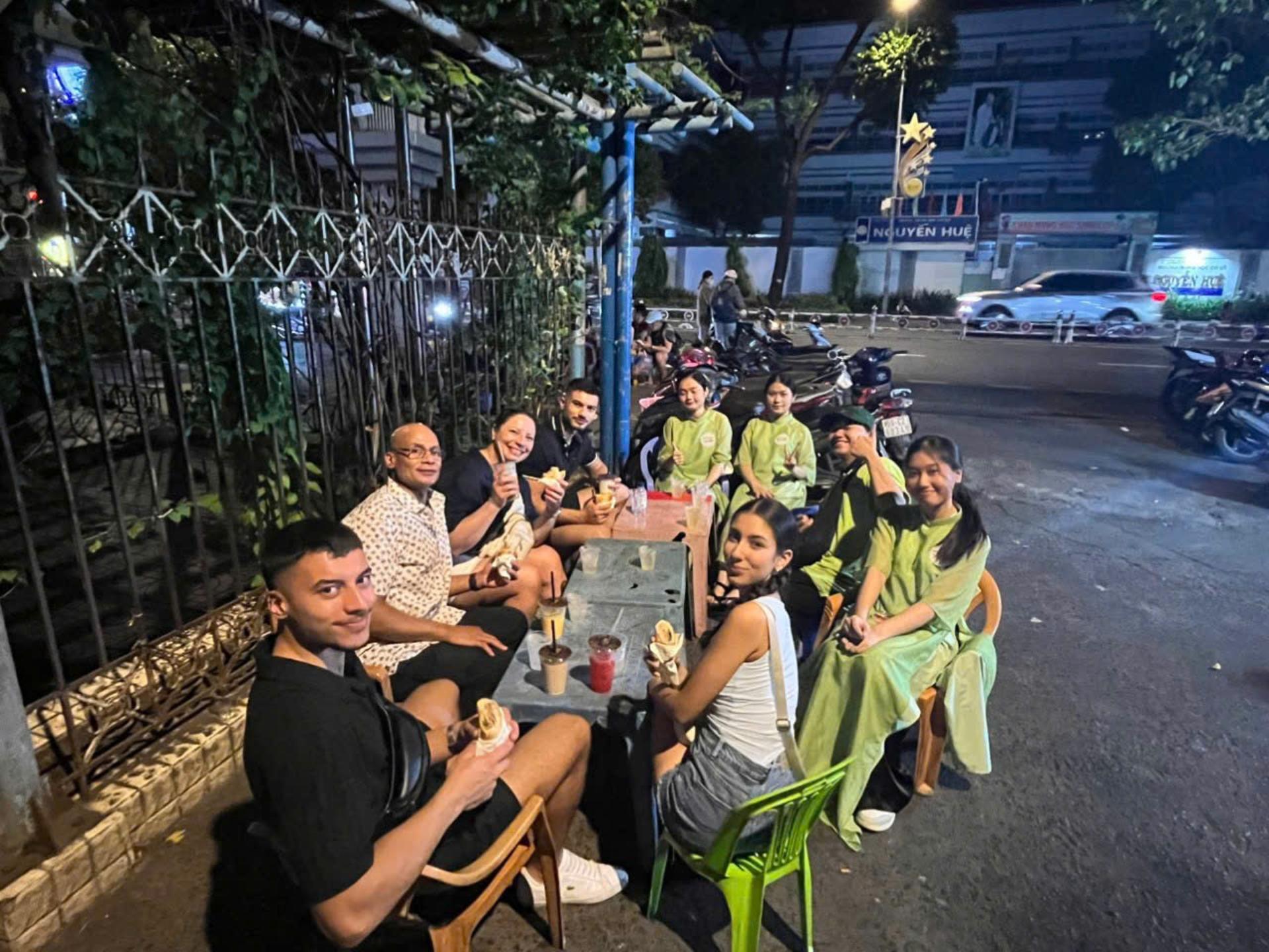 Ho Chi Minh City: Walking Street Food Tour with 12 Local Tastings - Thumbnail 25