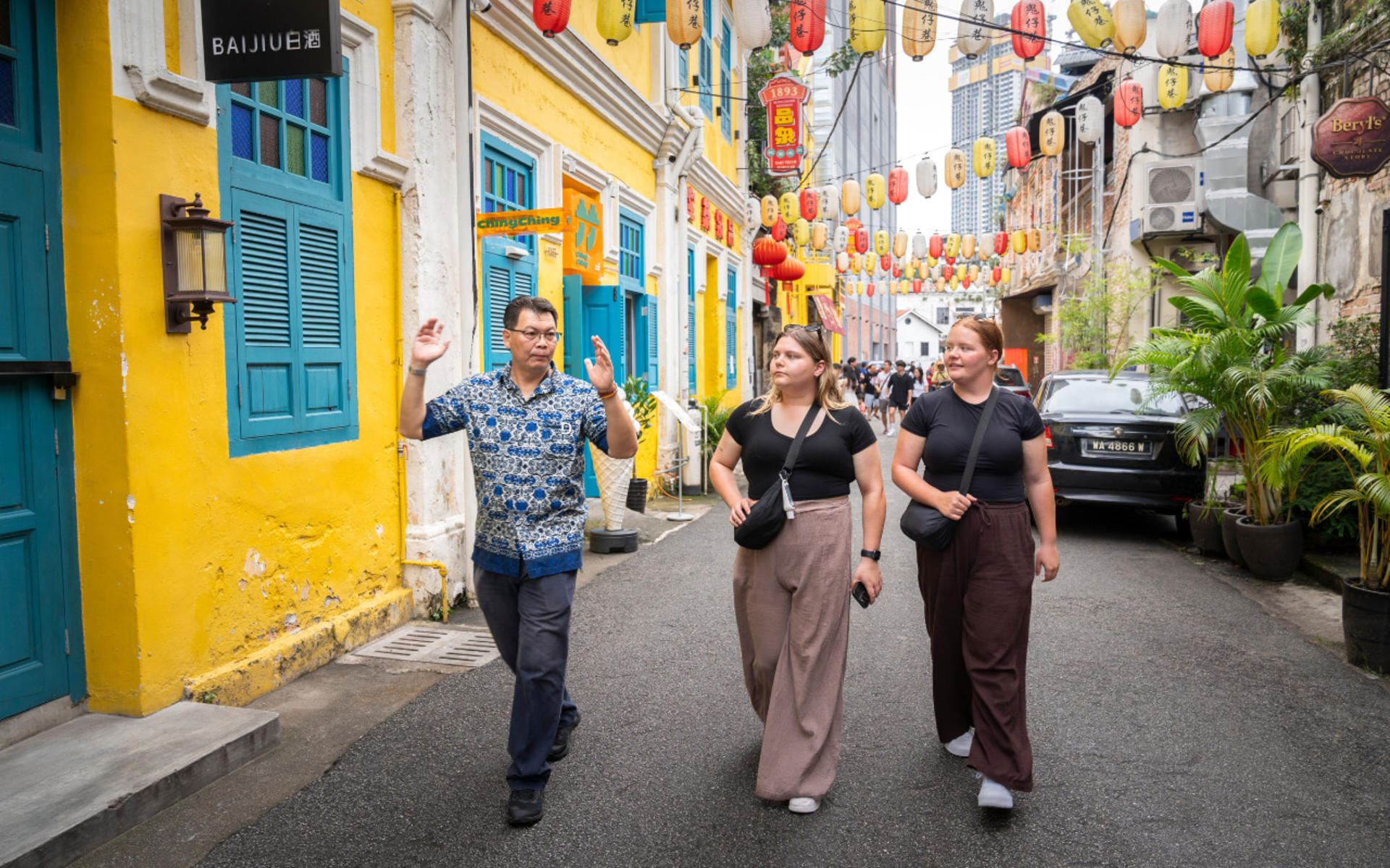 Kuala Lumpur: Nightlife Street Food Tour with 6 Tastings - Thumbnail 3