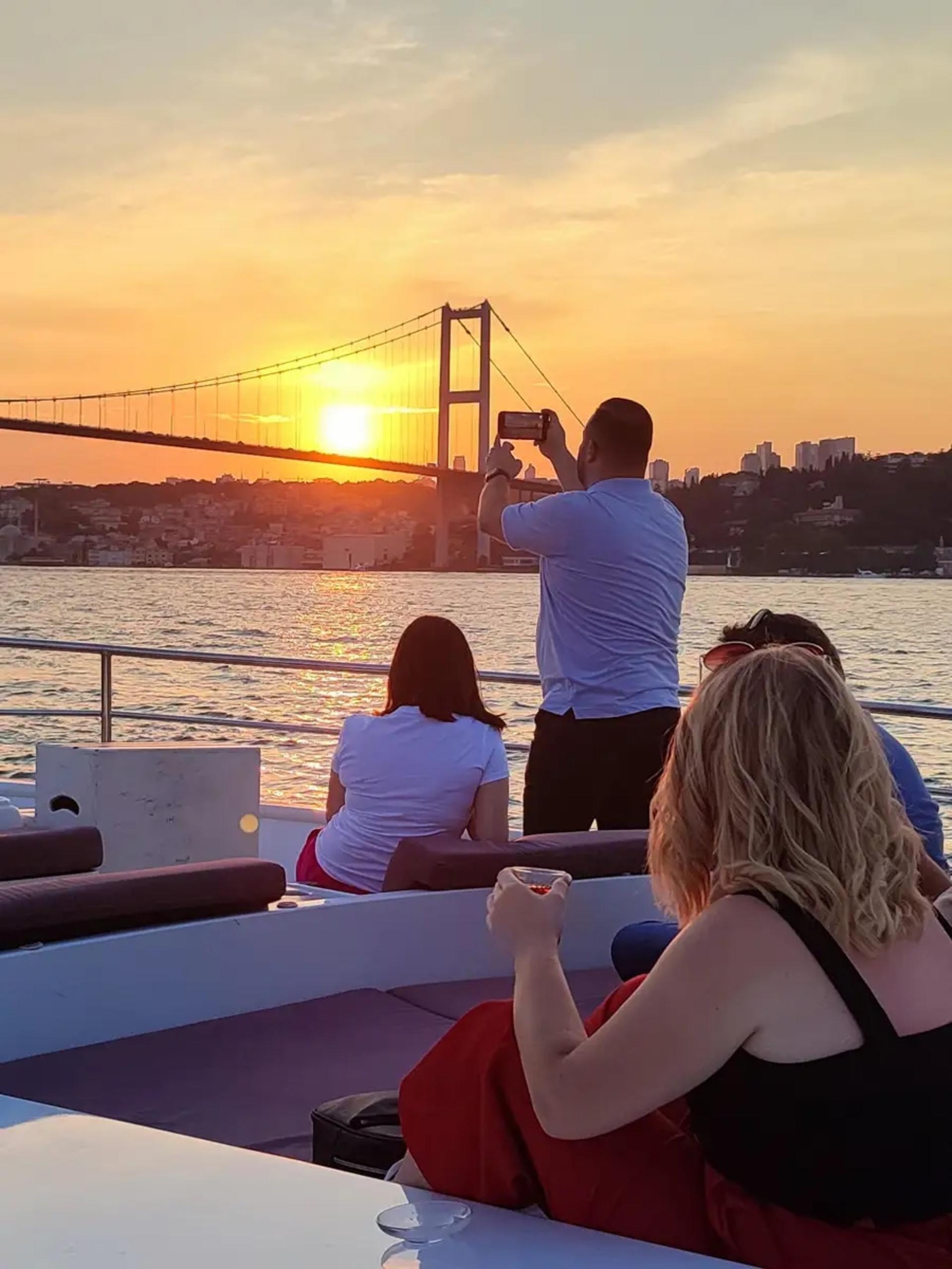 Istanbul Bosphorus Sunset Half-Day Cruise - Thumbnail 7