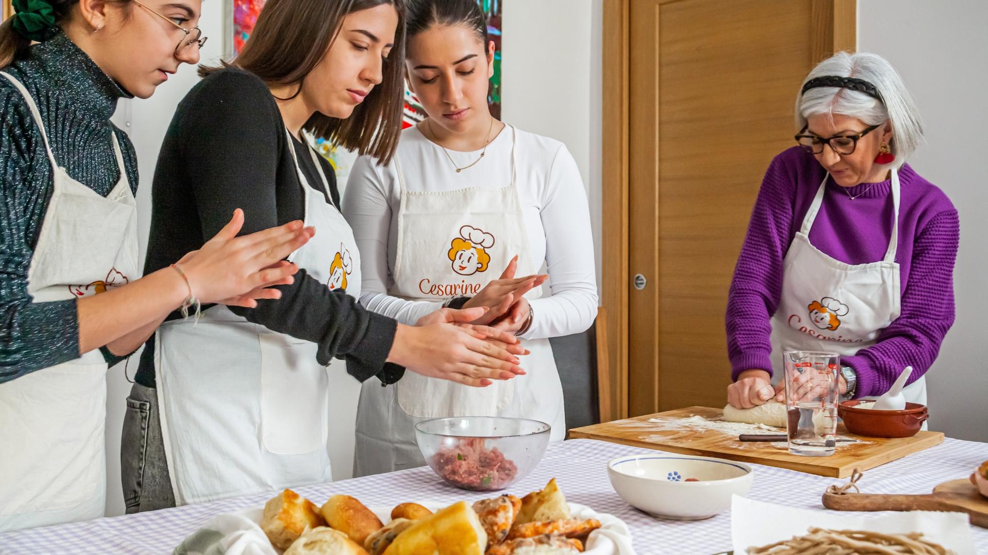Pasta and cooking tiramisu class in Matera - Thumbnail 5