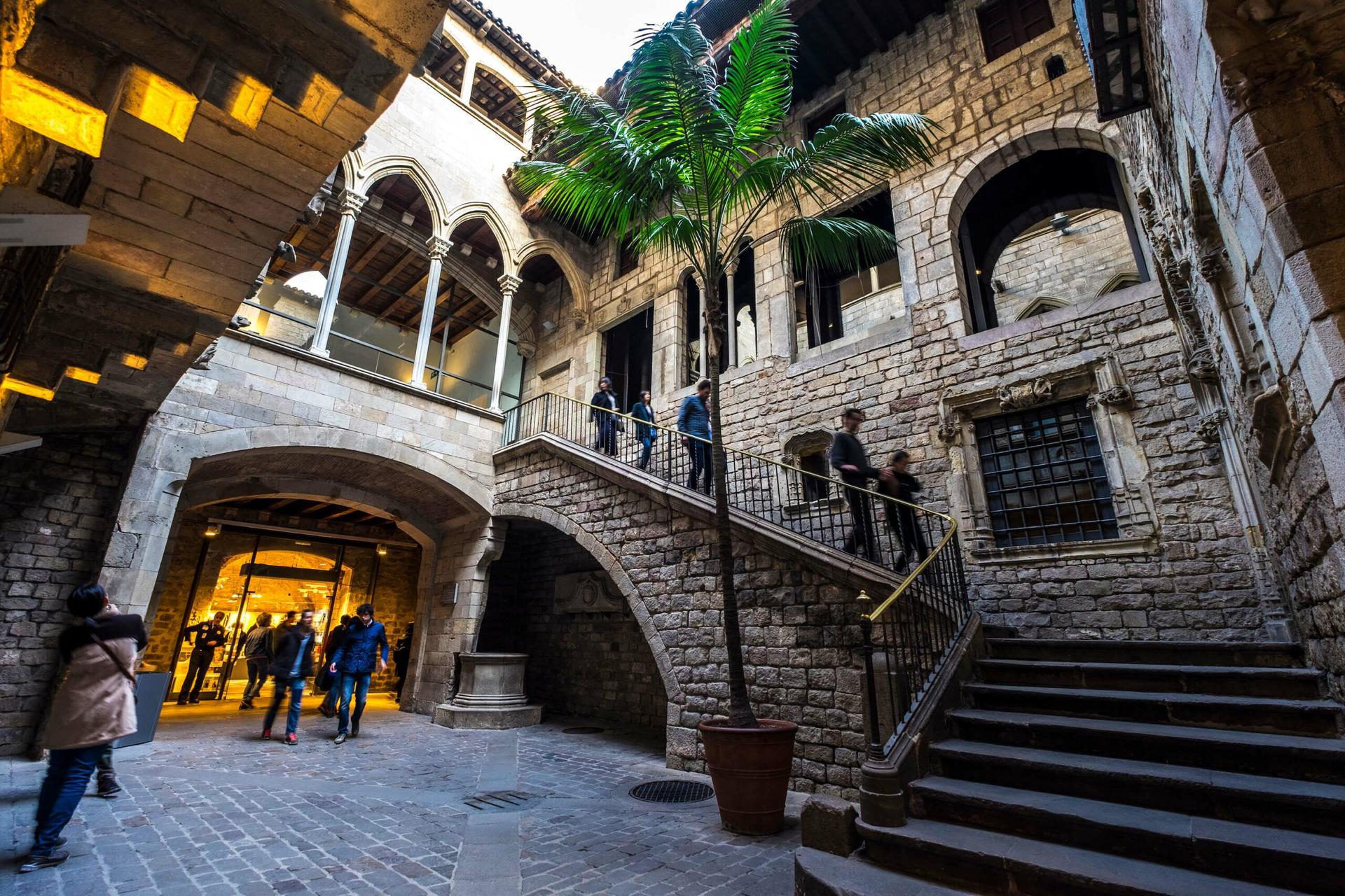 Barcelona: Picasso Museum Expert Guided Tour - Thumbnail 2