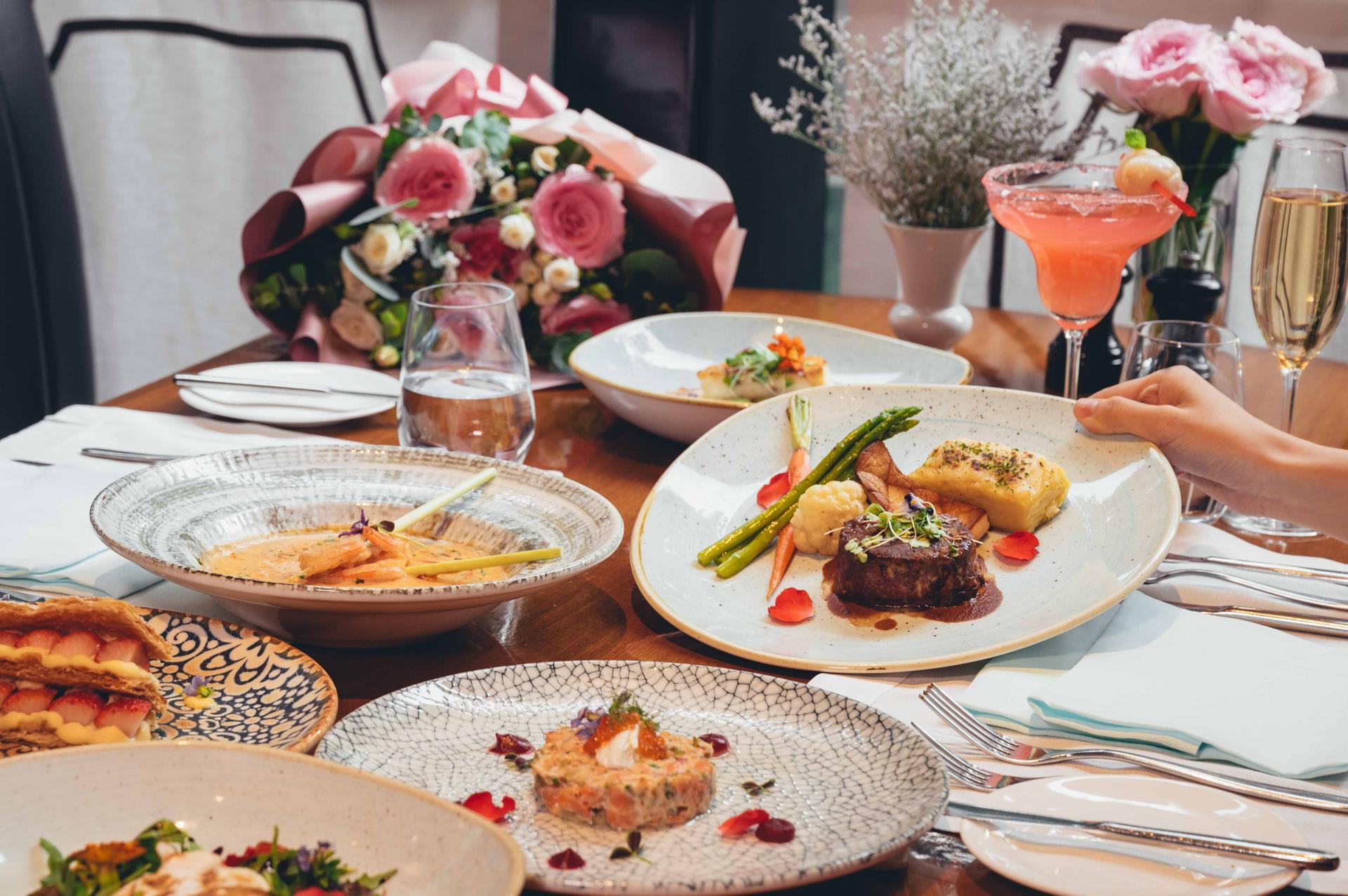 Cafe Claire by Oriental Residence - Thumbnail 4
