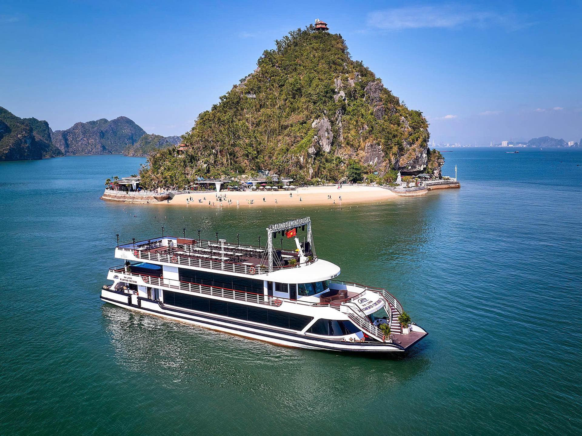 Diamond Luxury Day Cruise: Ha Long Bay,Sung Sot & Ti Top Island - Thumbnail 9