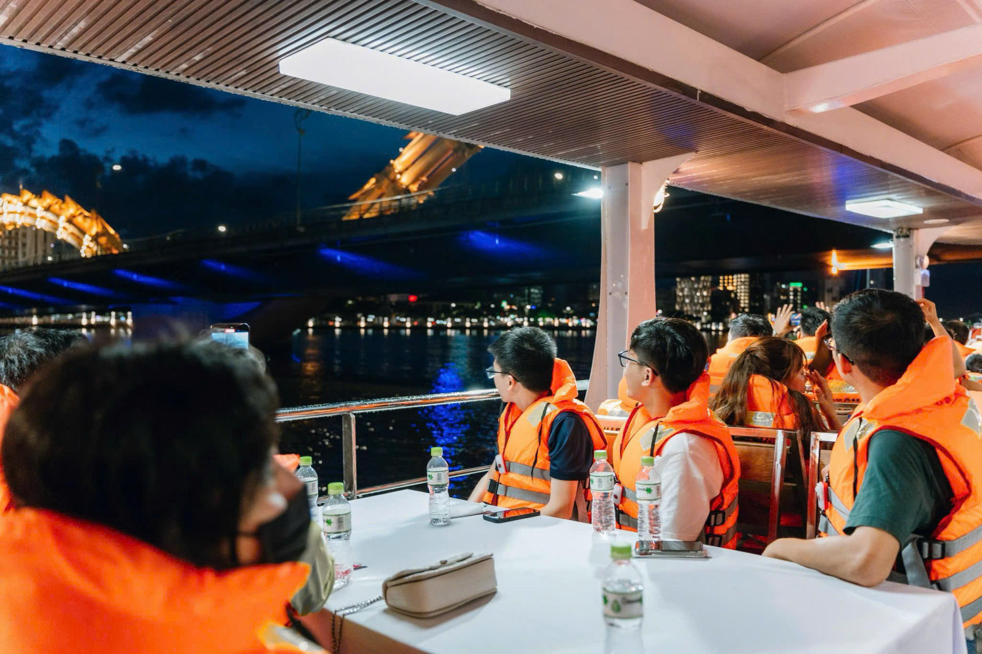 Han River Sightseeing and Dining Experience on 4U Cruise in Da Nang - Thumbnail 7