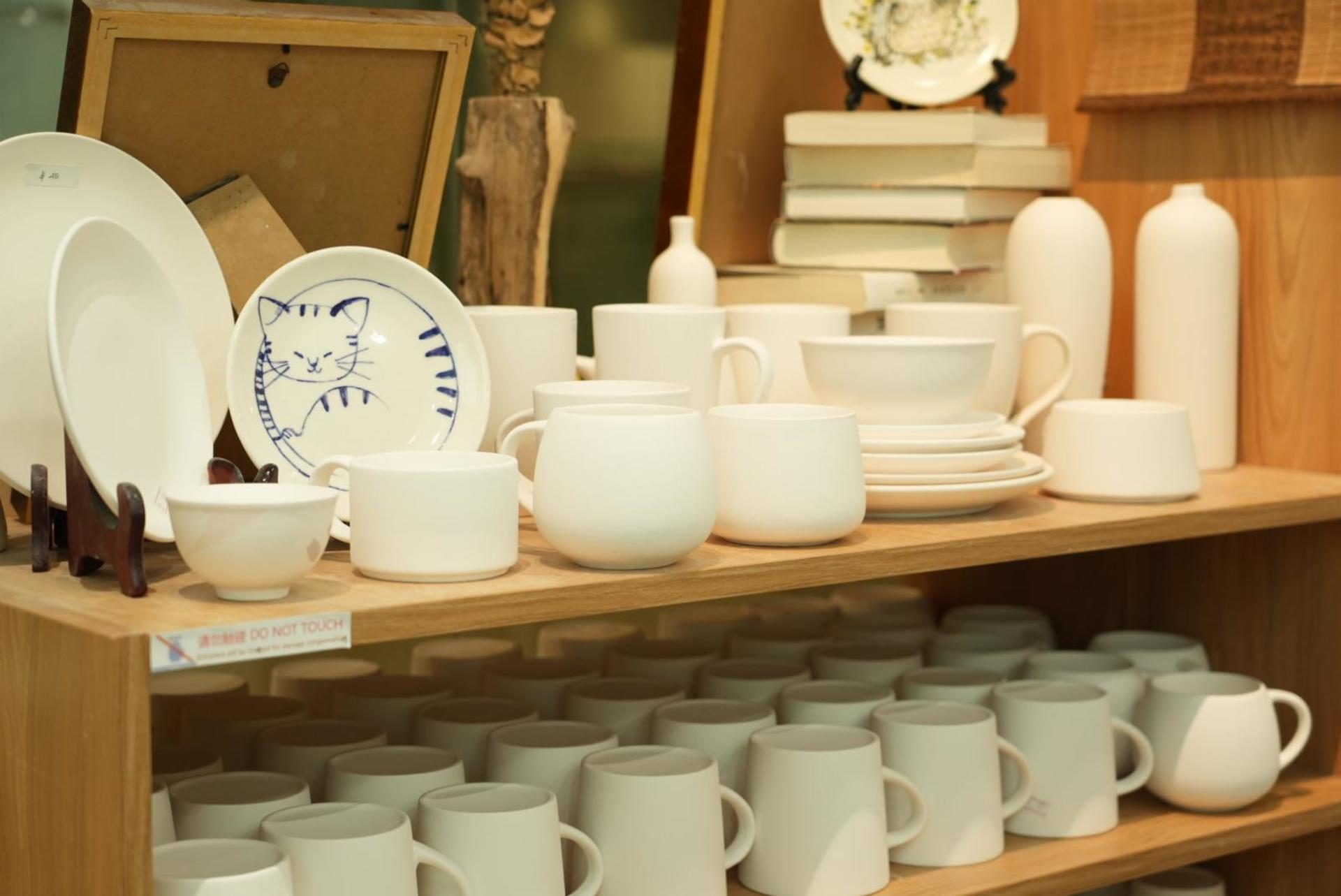 Taoz Ceramics Studio Pottery Painting Workshop - Thumbnail 4