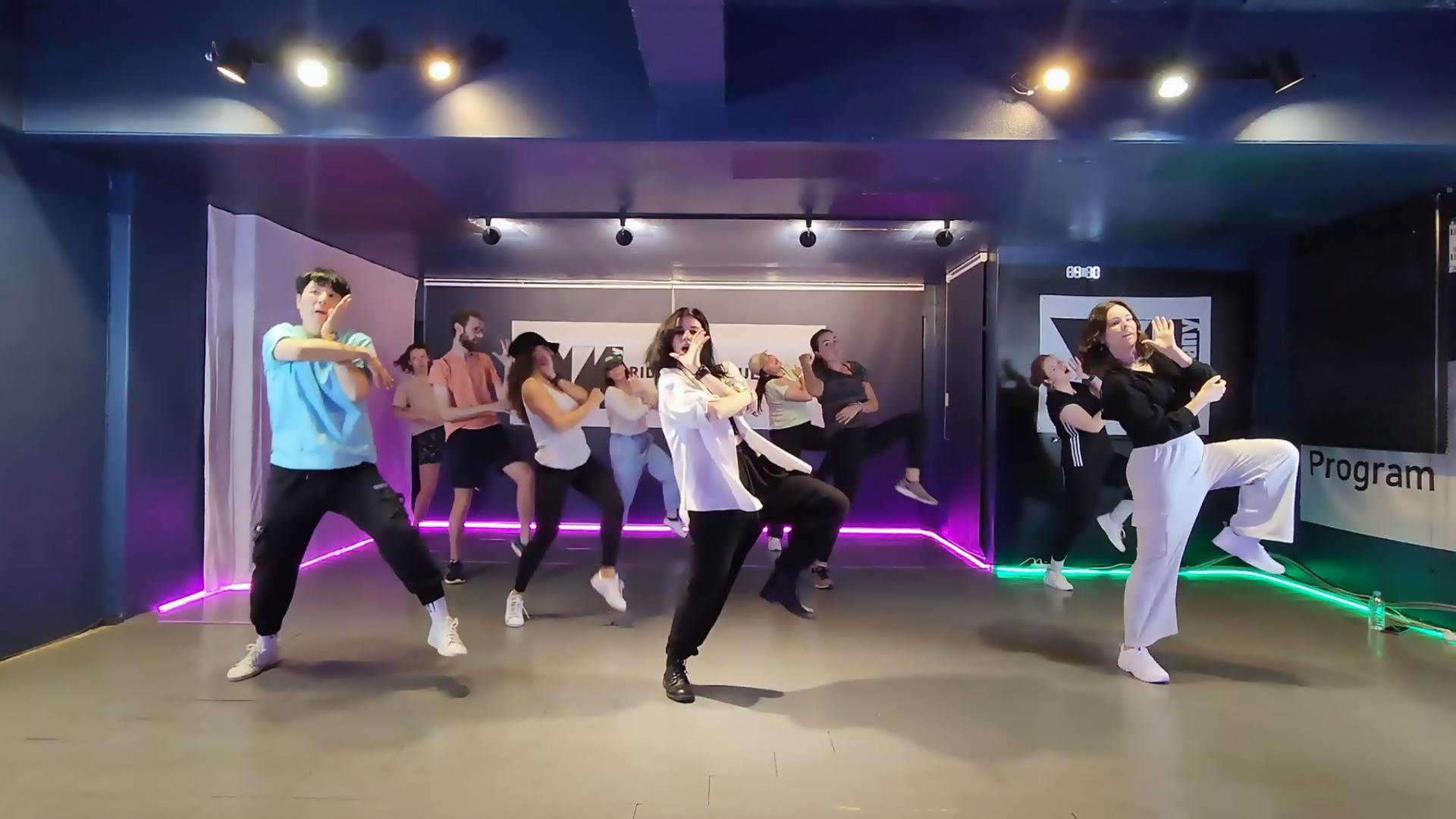 Kpop Dance Class in Seoul (incl. video shooting & editing) - Thumbnail 8