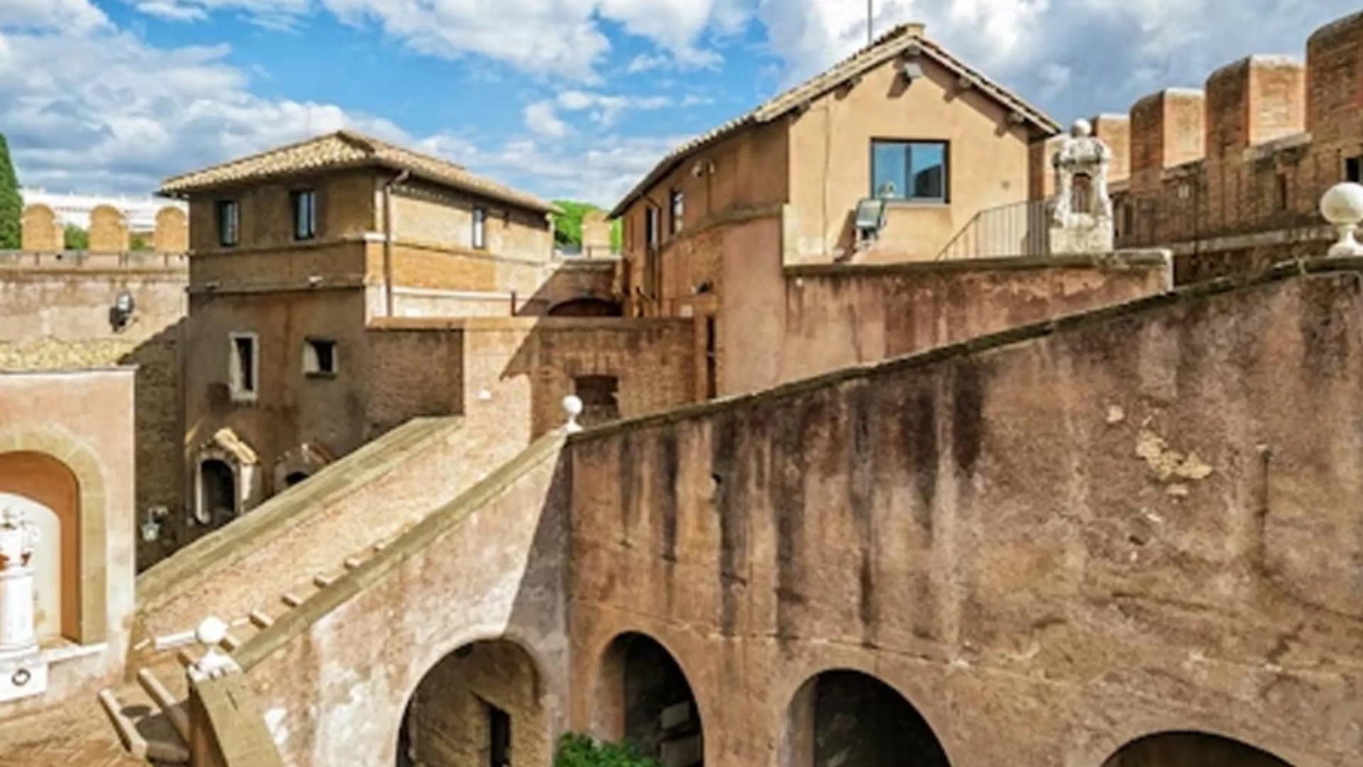 Rome Castel Sant'Angelo Tour - Thumbnail 3