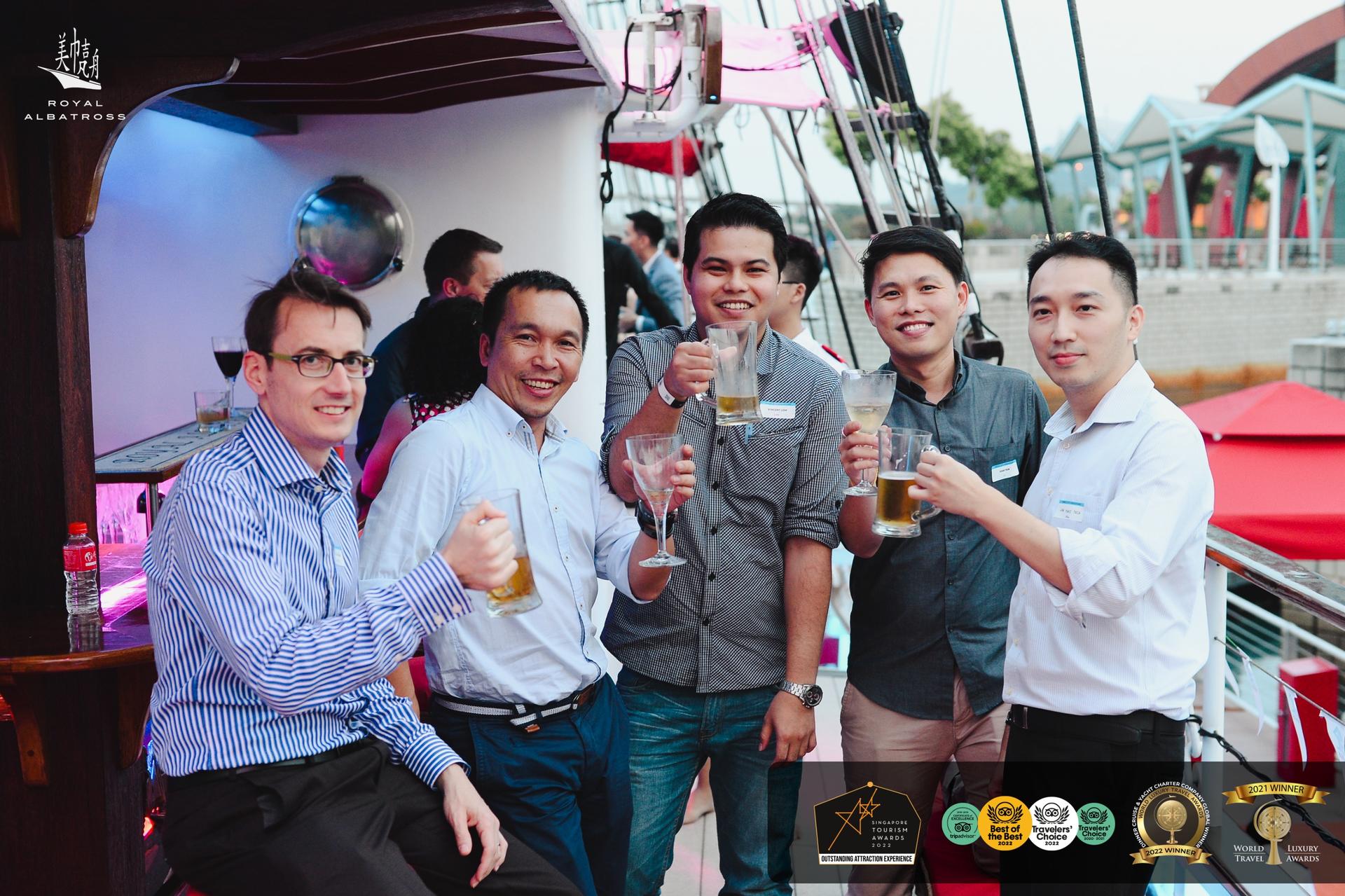 Singapore's Royal Albatross City Lights & Sunset Dinner Cruise - Thumbnail 3
