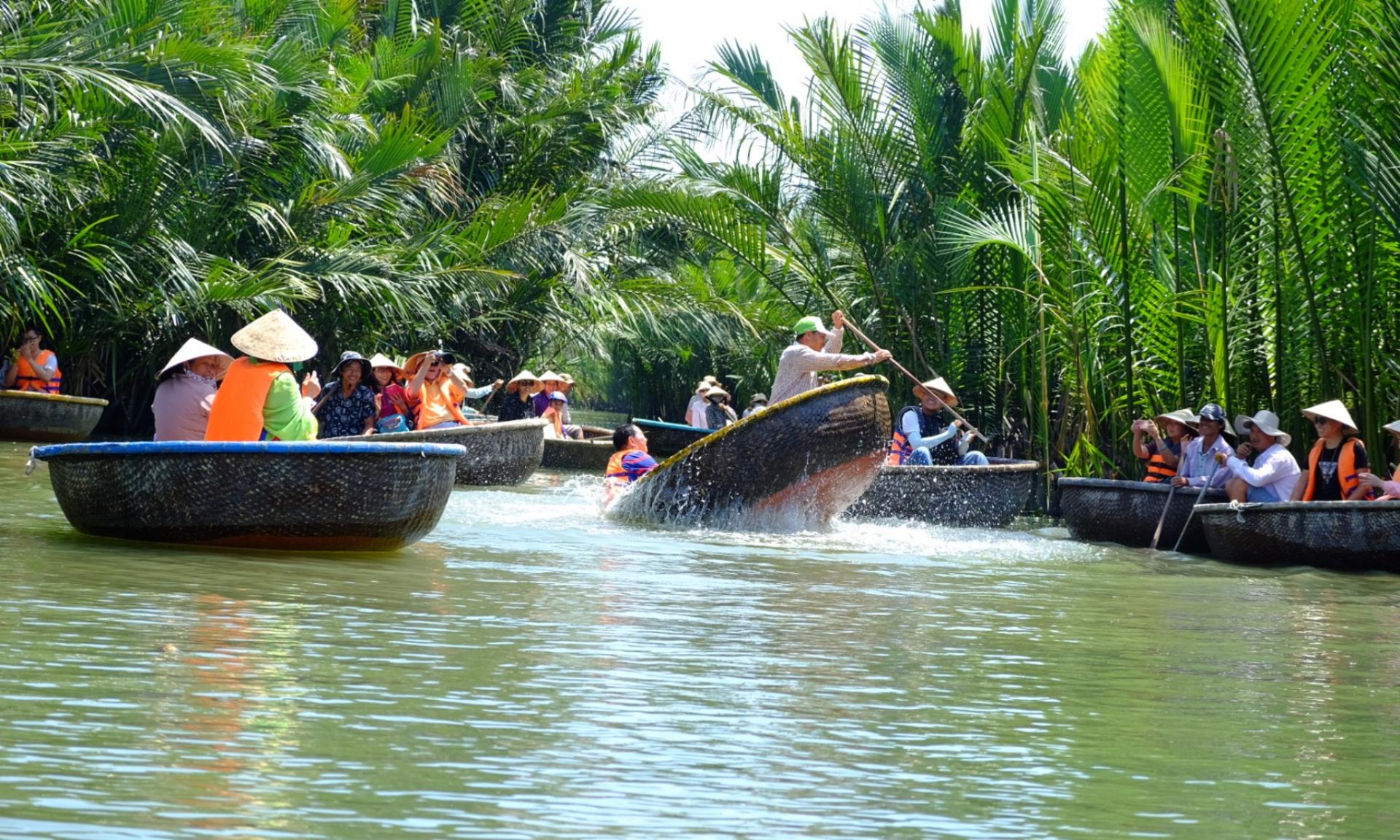 Discovering Hoi An's Charm by Bamboo Basket Boat & Lantern Boat Trip - Image 1