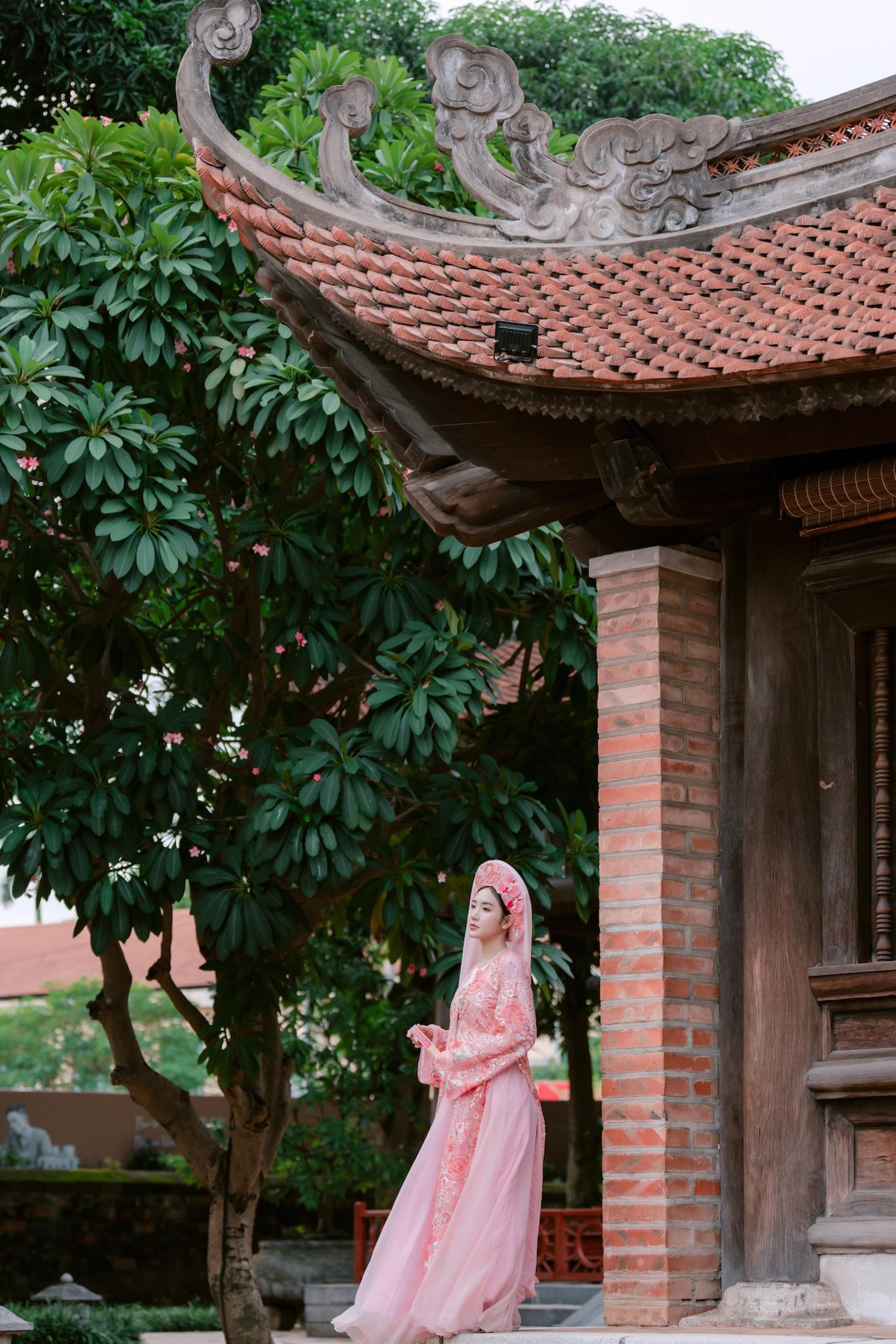 Ao Dai Rental & Professional Photoshoot in Hanoi Old Quarter  - Thumbnail 28