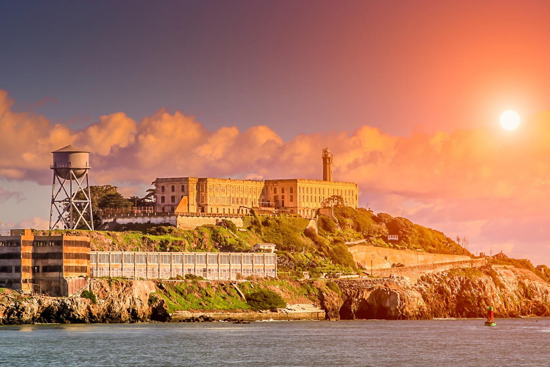 Escape from the Rock Cruise around Alcatraz Island - Thumbnail 6
