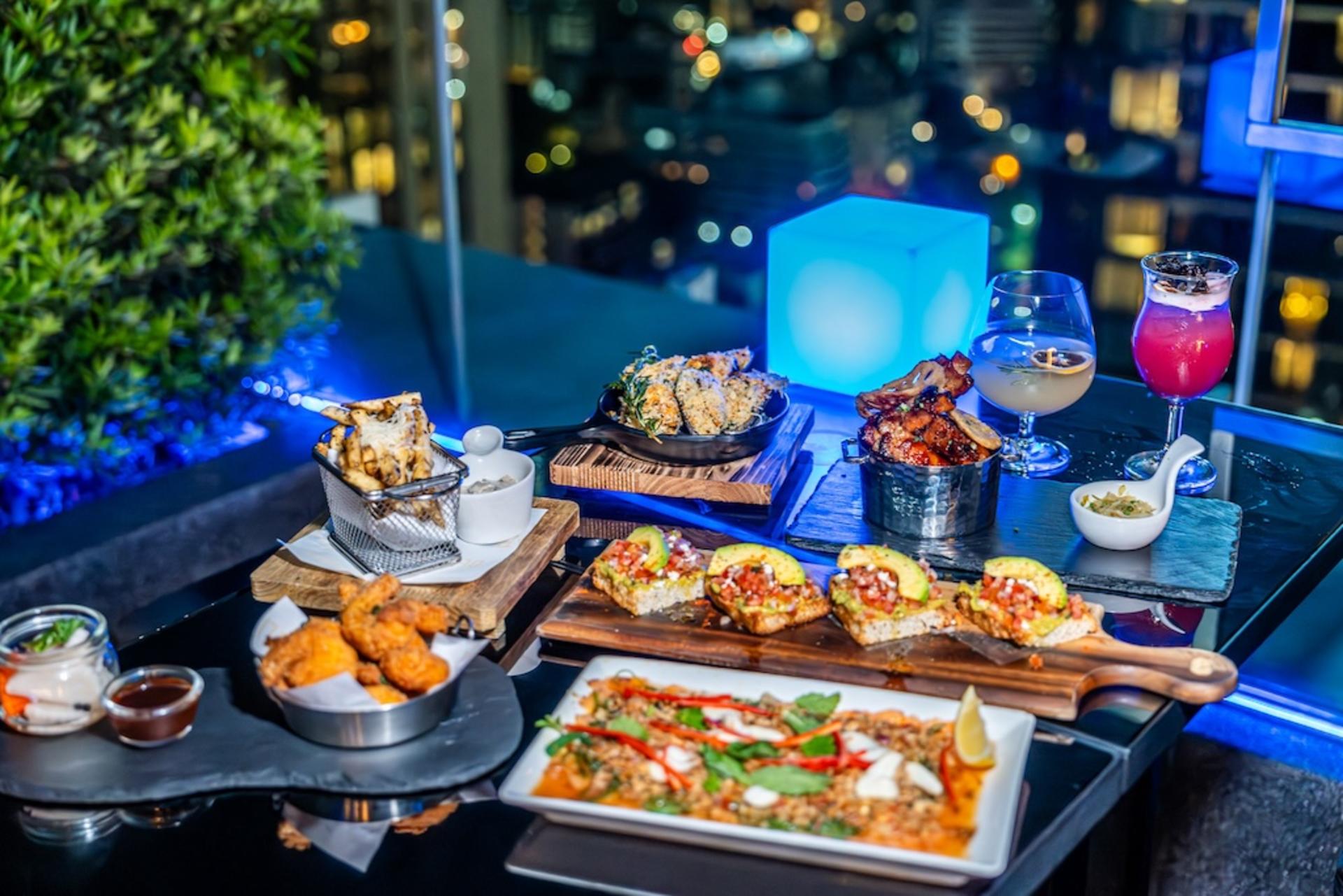 The Vue Rooftop Bar at Mercure Bangkok Sukhumvit 24 - Thumbnail 3
