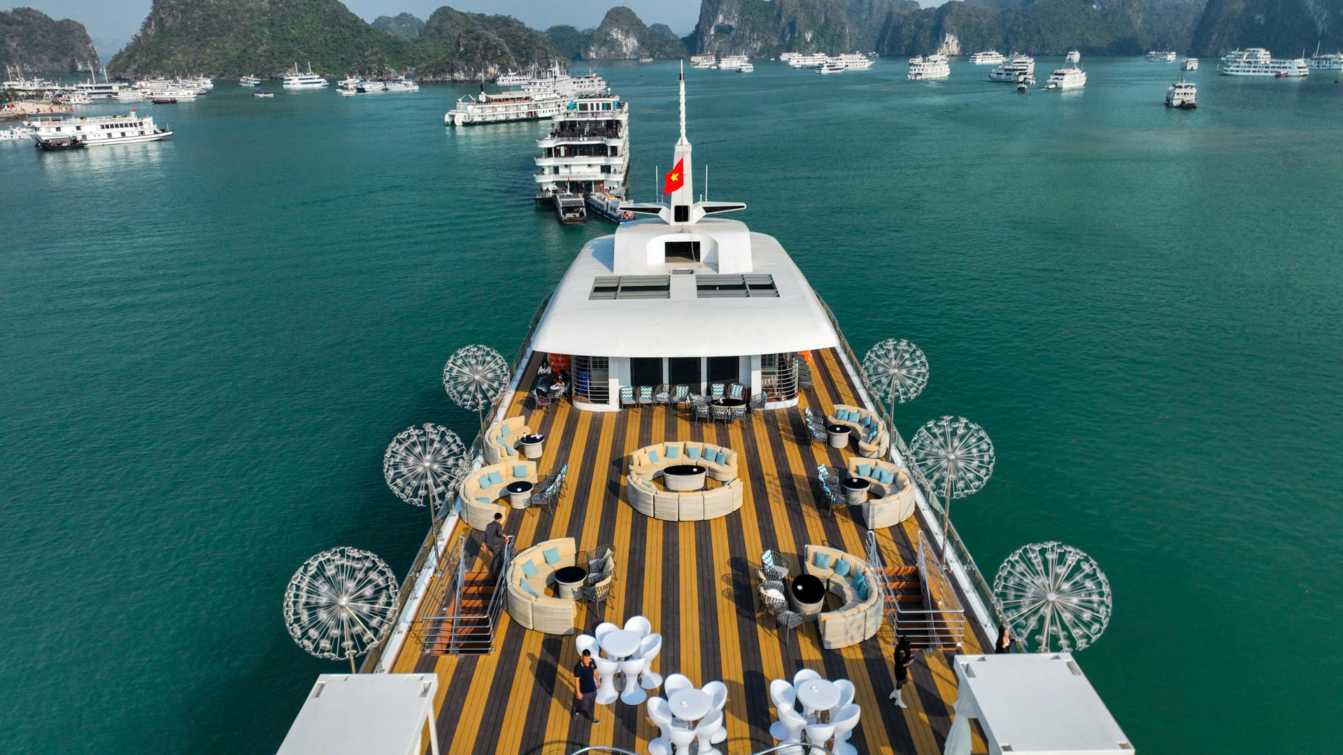 Luna Halong Day Cruise: Ha Long Bay, Sung Sot, Ti Top - Thumbnail 4