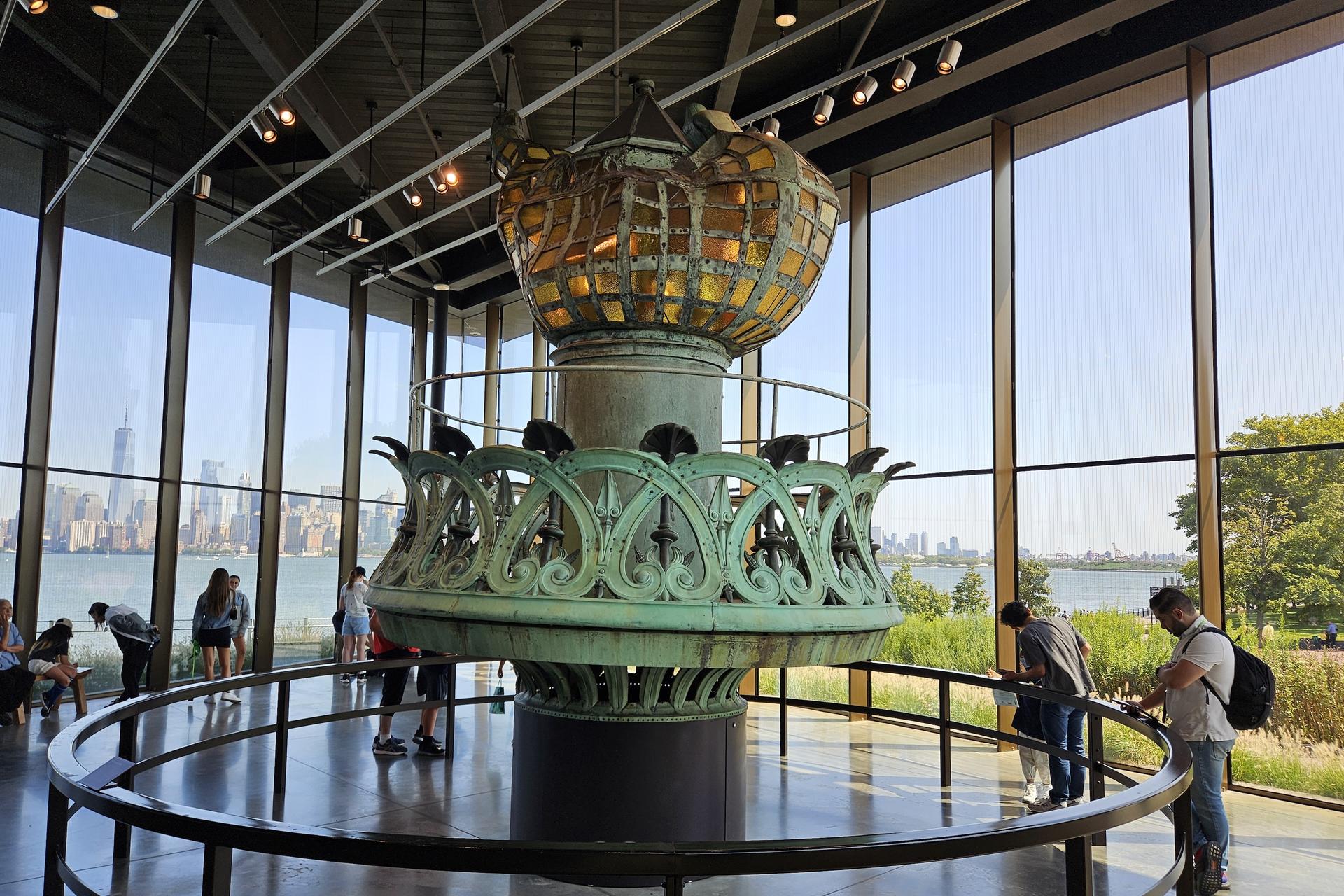Statue of Liberty and Ellis Island Priority Boarding Tour  - Thumbnail 7
