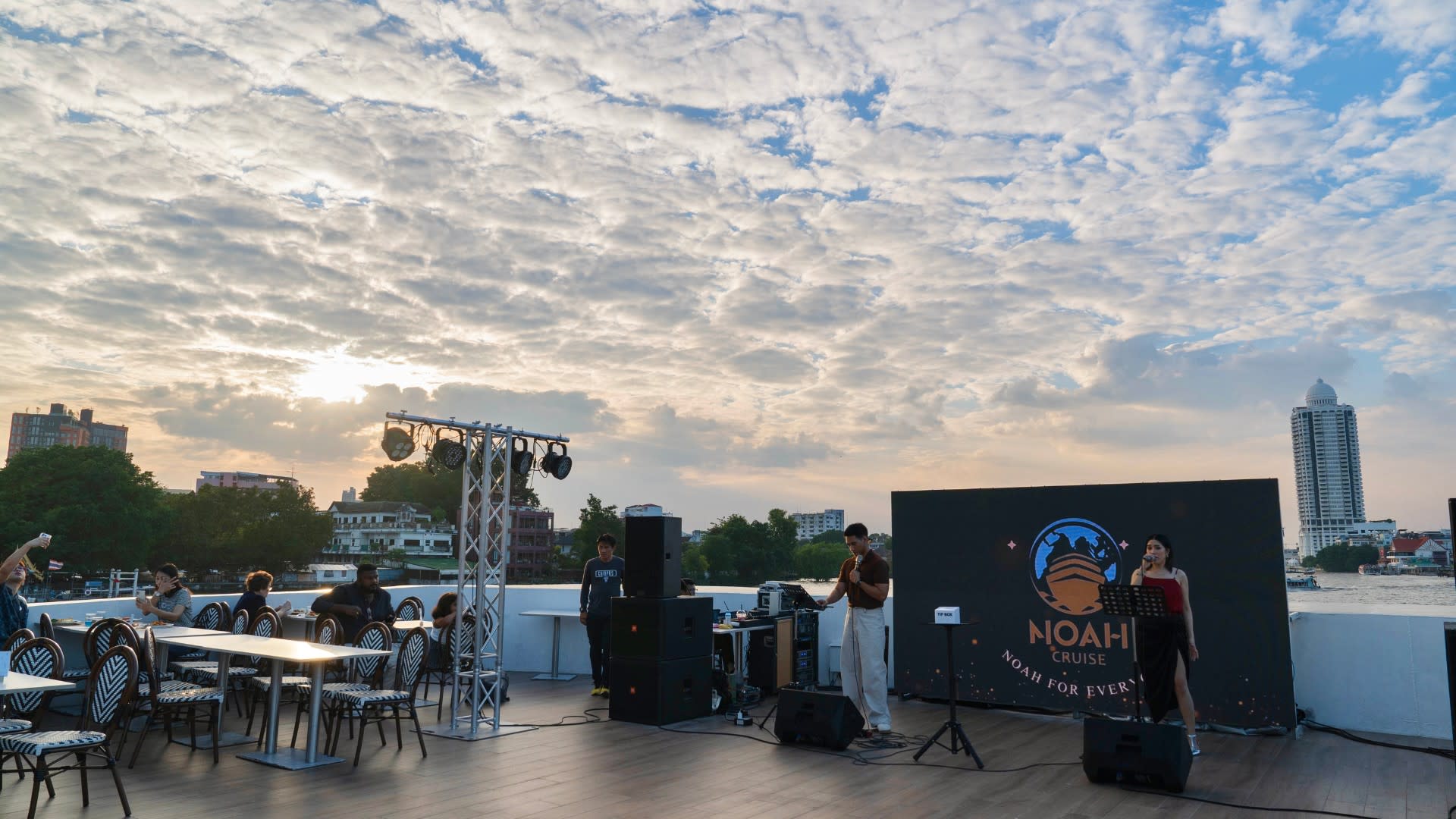 Noah Dinner Cruise in Bangkok - Thumbnail 13