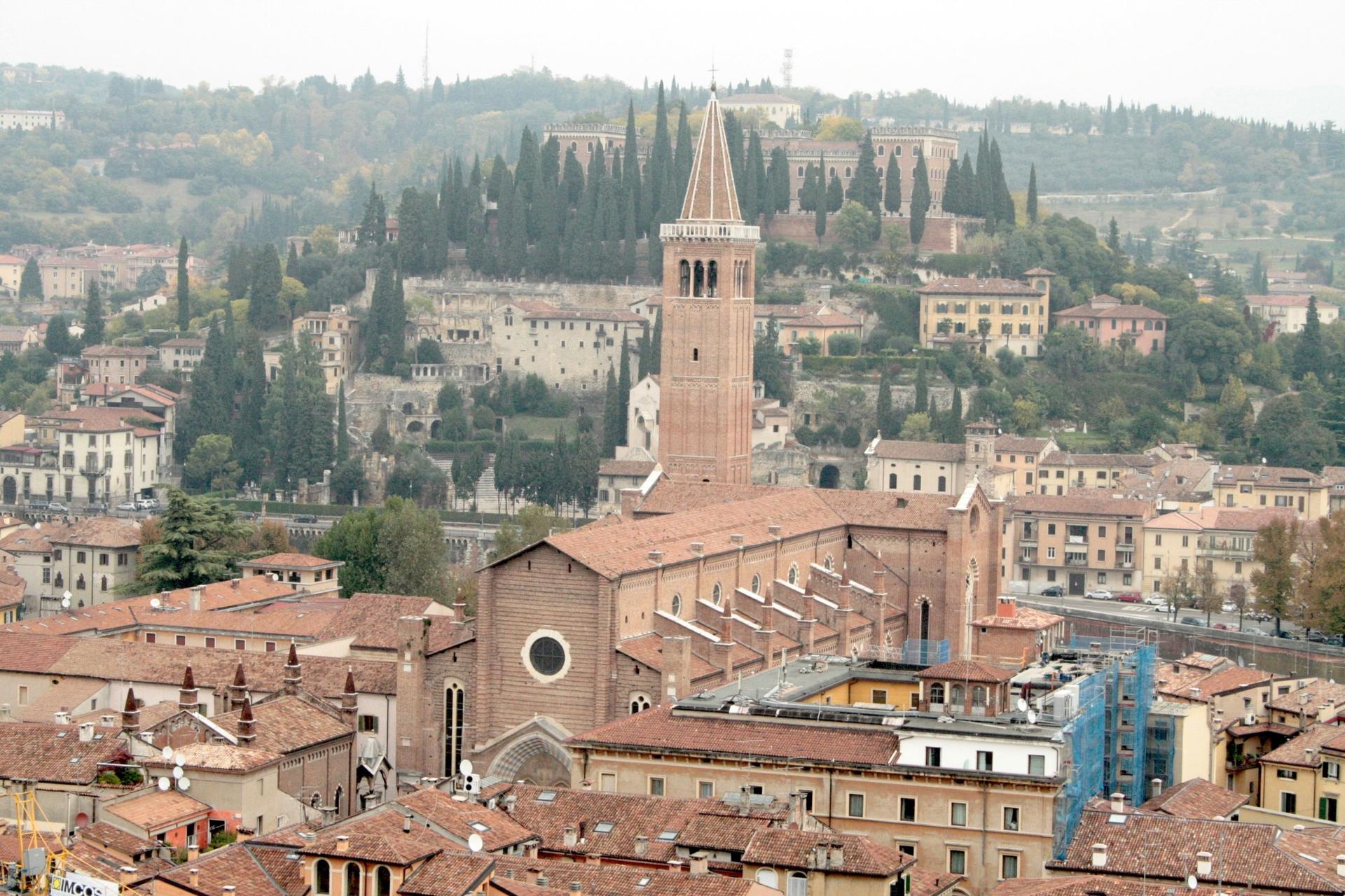 Verona Scavenger Hunt and City Highlights Day Trip - Thumbnail 6
