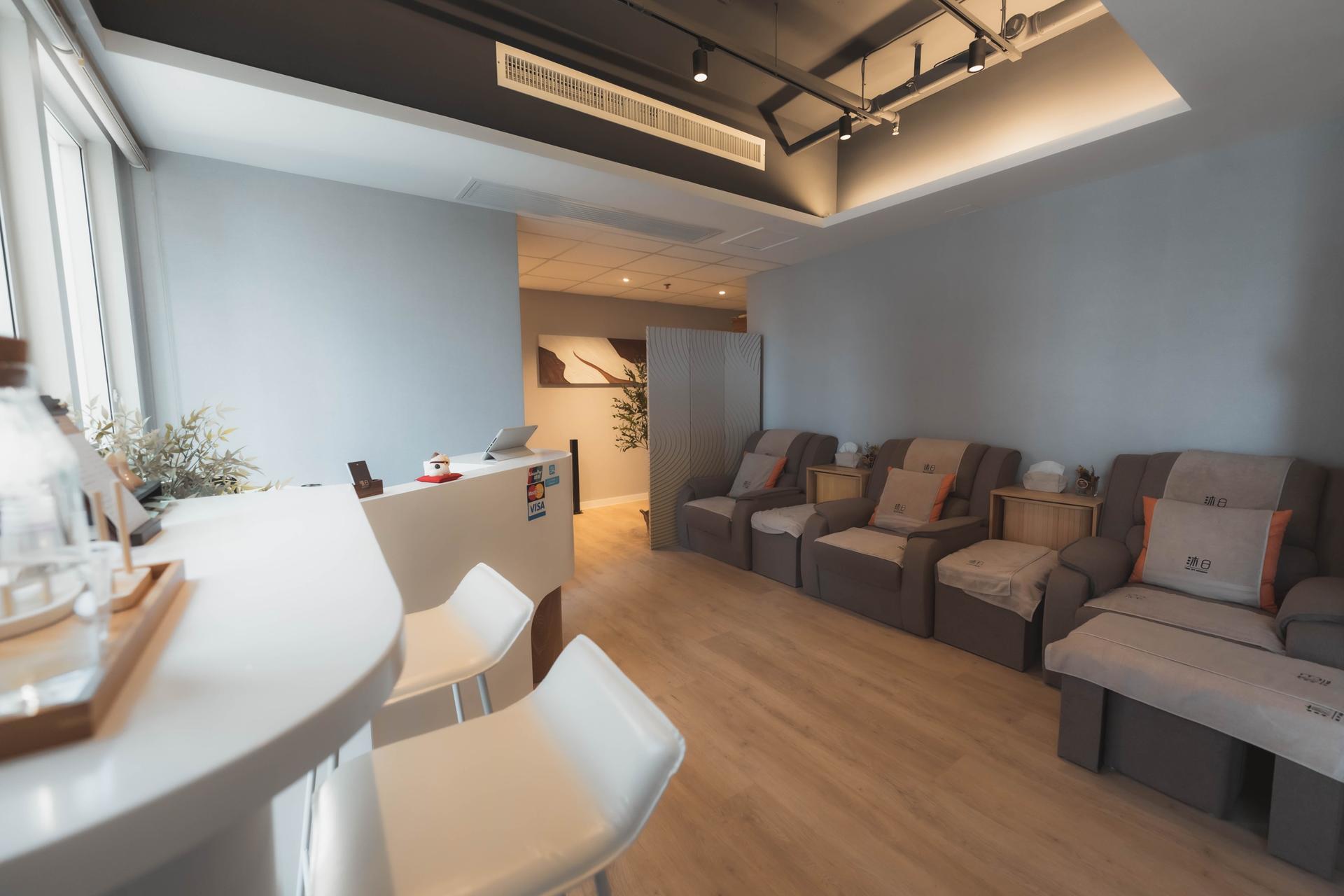 Time Off Massage - Massage Experience | Acupressure | Thai Massage | Aromatherapy massage | Foot Massage | Fortress Hill - Image 1