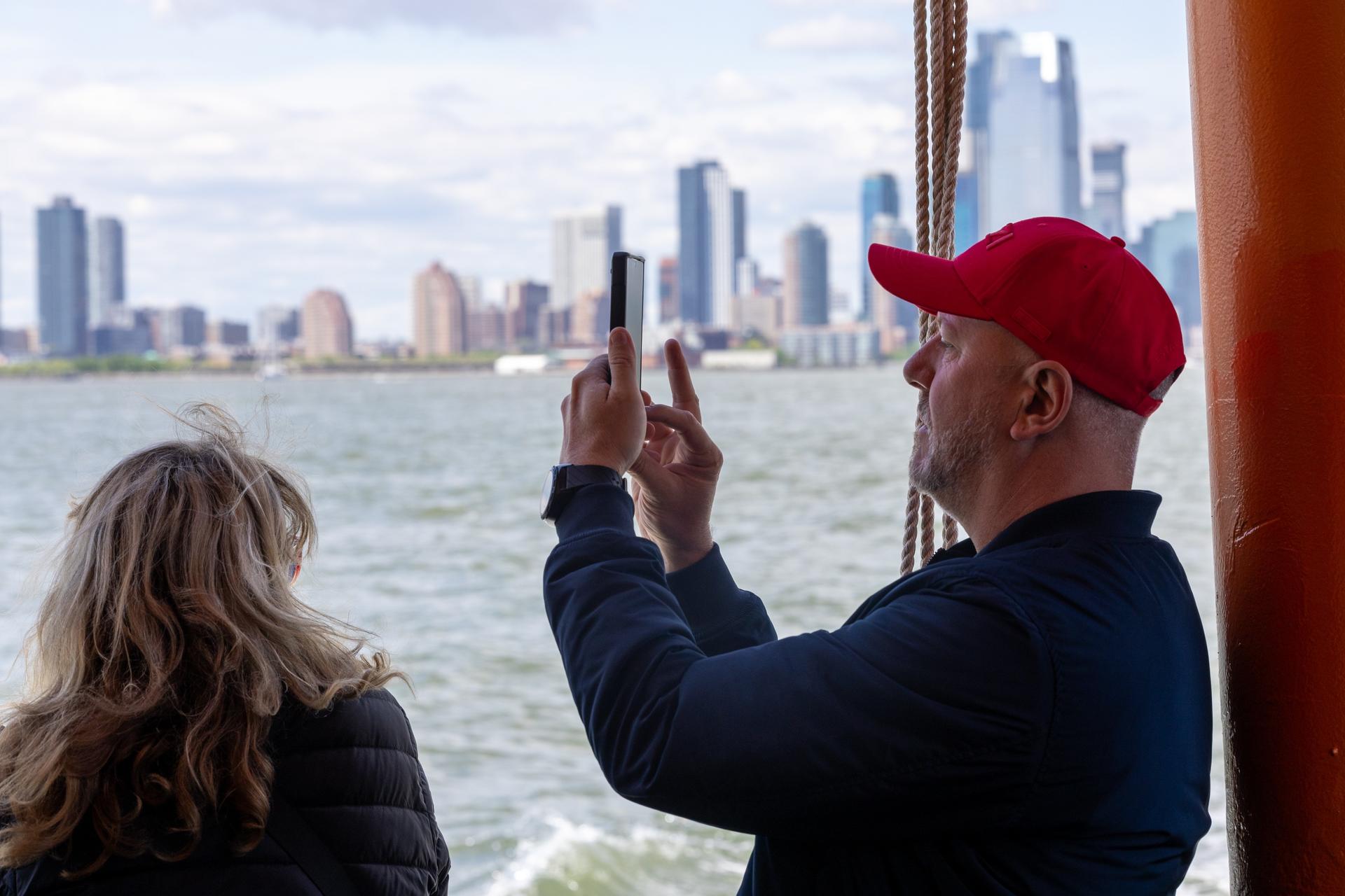New York Day Walking Tour with Optional One World Observatory Ticket - Thumbnail 4