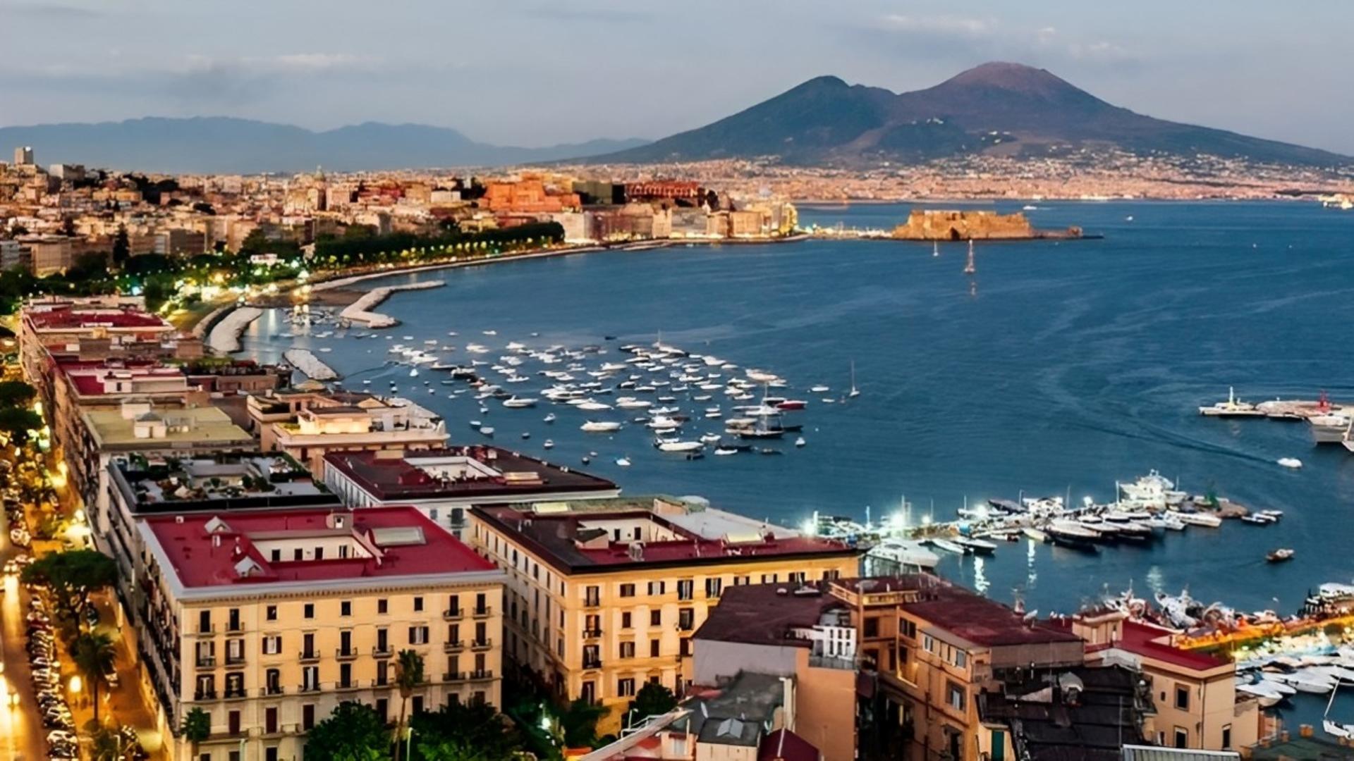 Naples hop-on hop-off bus by Tramvia Napoli - Thumbnail 5