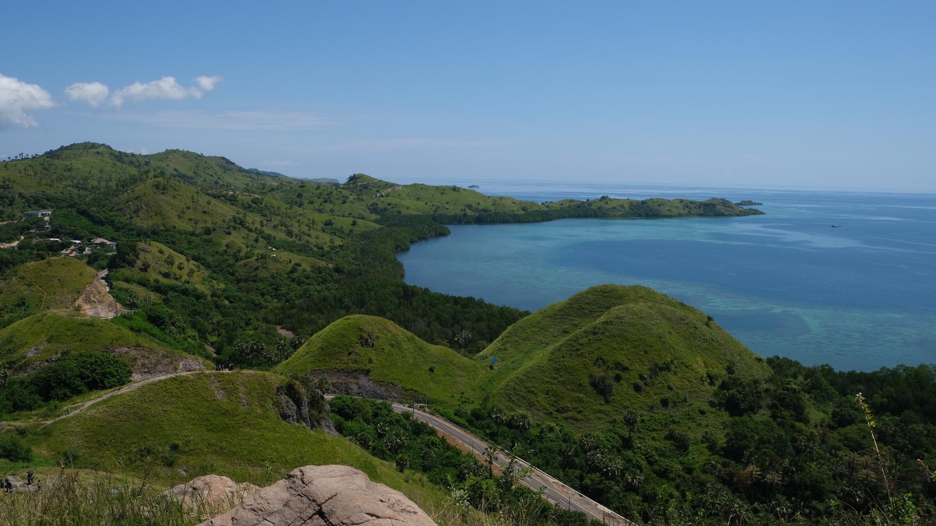 Labuan Bajo Half-Day Batu Cermin & Bukit Sylvia Tour - Thumbnail 5