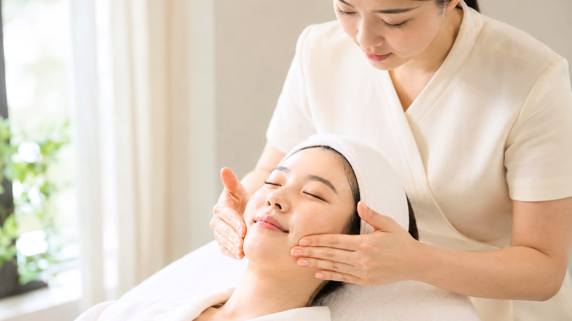 Essential K-Beauty: Deep Hydration Facial Care in Hongdae - Thumbnail 2