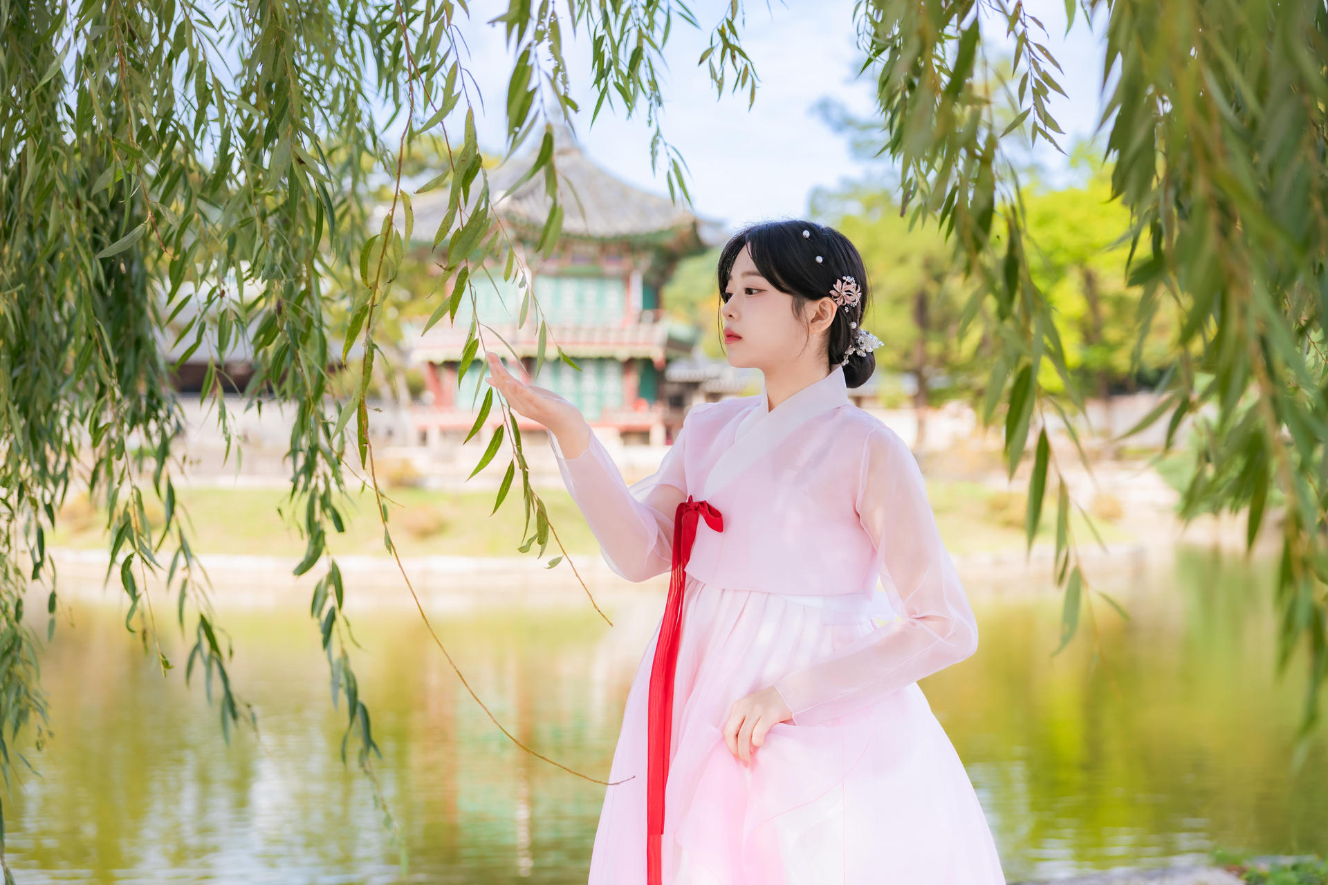 Gyeongbokgung Hanbok & Hairstyling Experience - Thumbnail 42