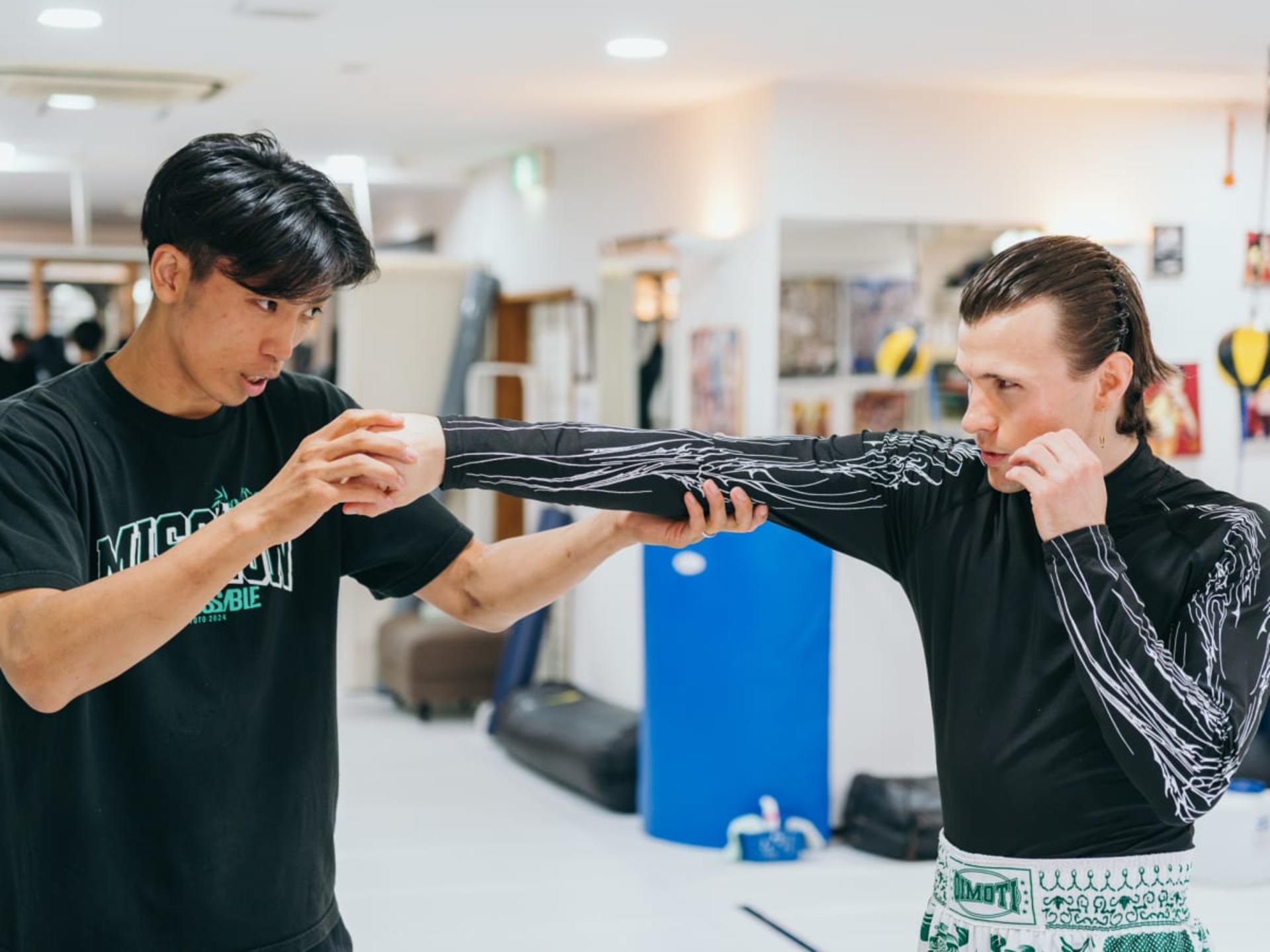 [Experience Tours Osaka]: Kickboxing with Pro Fighters - Thumbnail 12