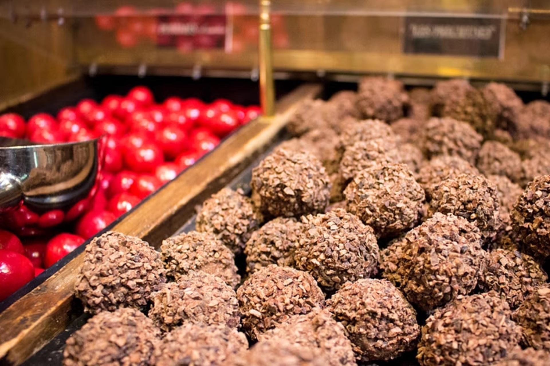 Saint-Germain-des-Pres Pastry and Chocolate Tasting Tour in Paris