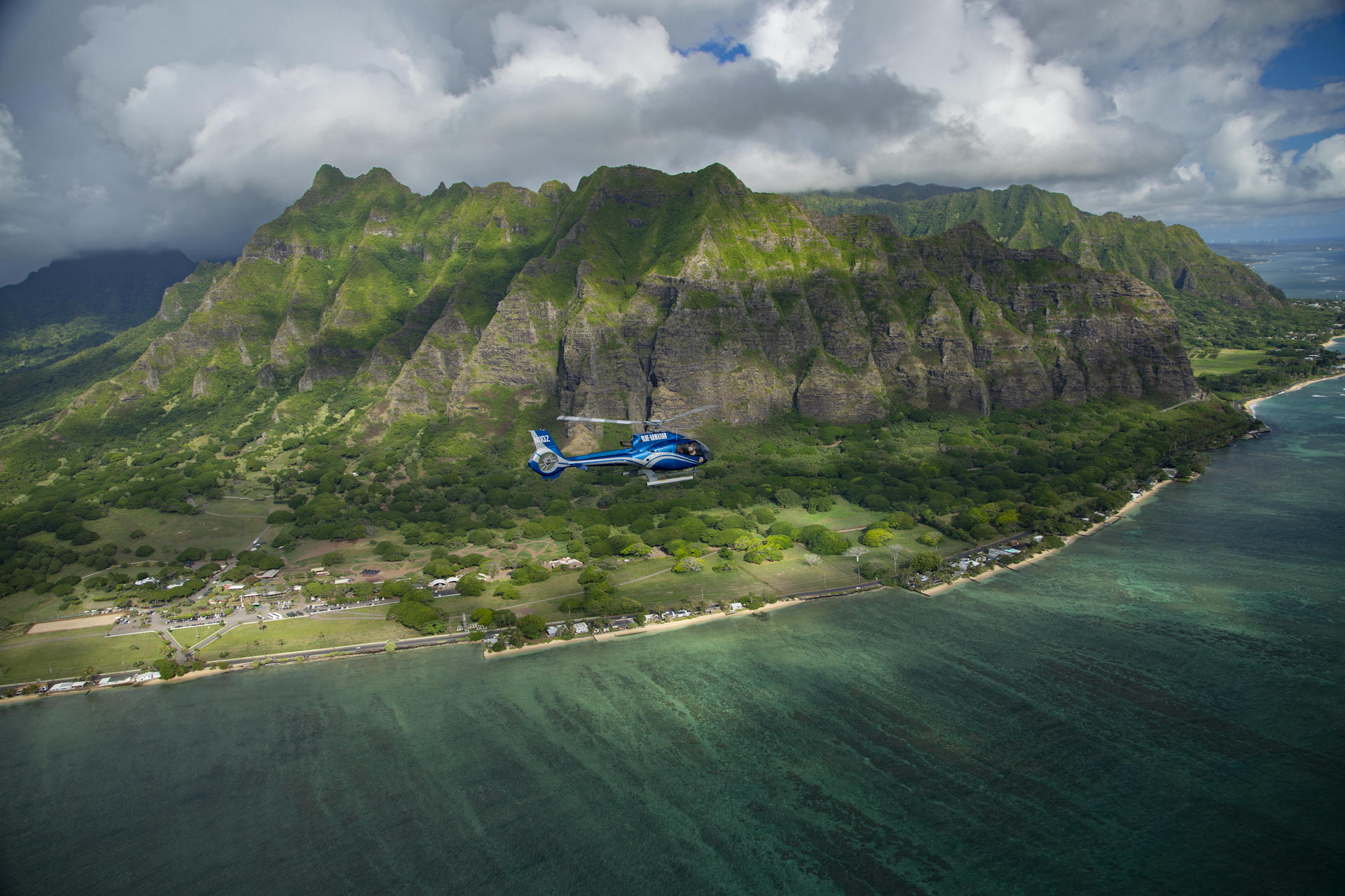 Blue Skies of Oahu Helicopter Tour - Image 1
