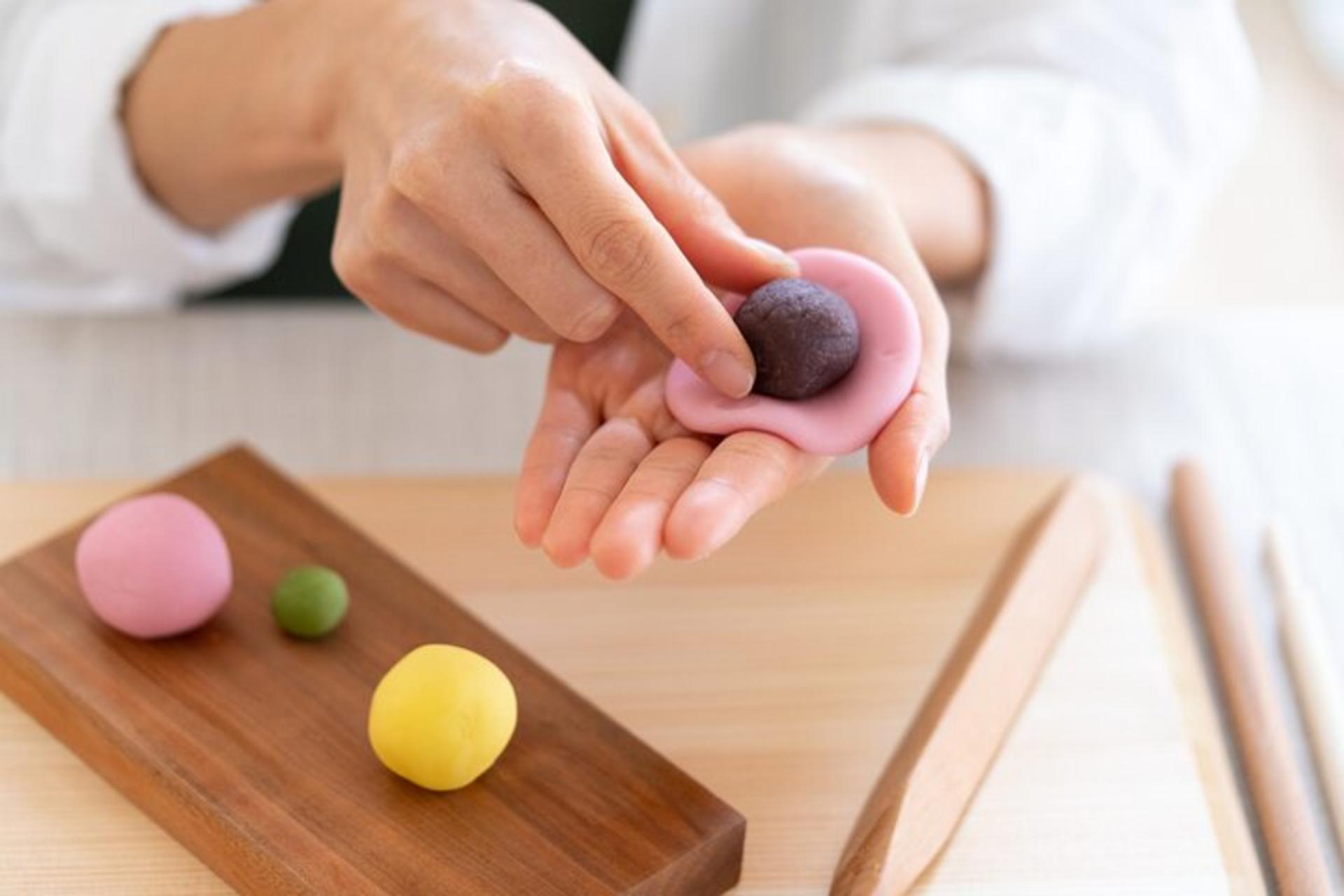 Tokyo: Japanese Sweets Making Experience - Thumbnail 3