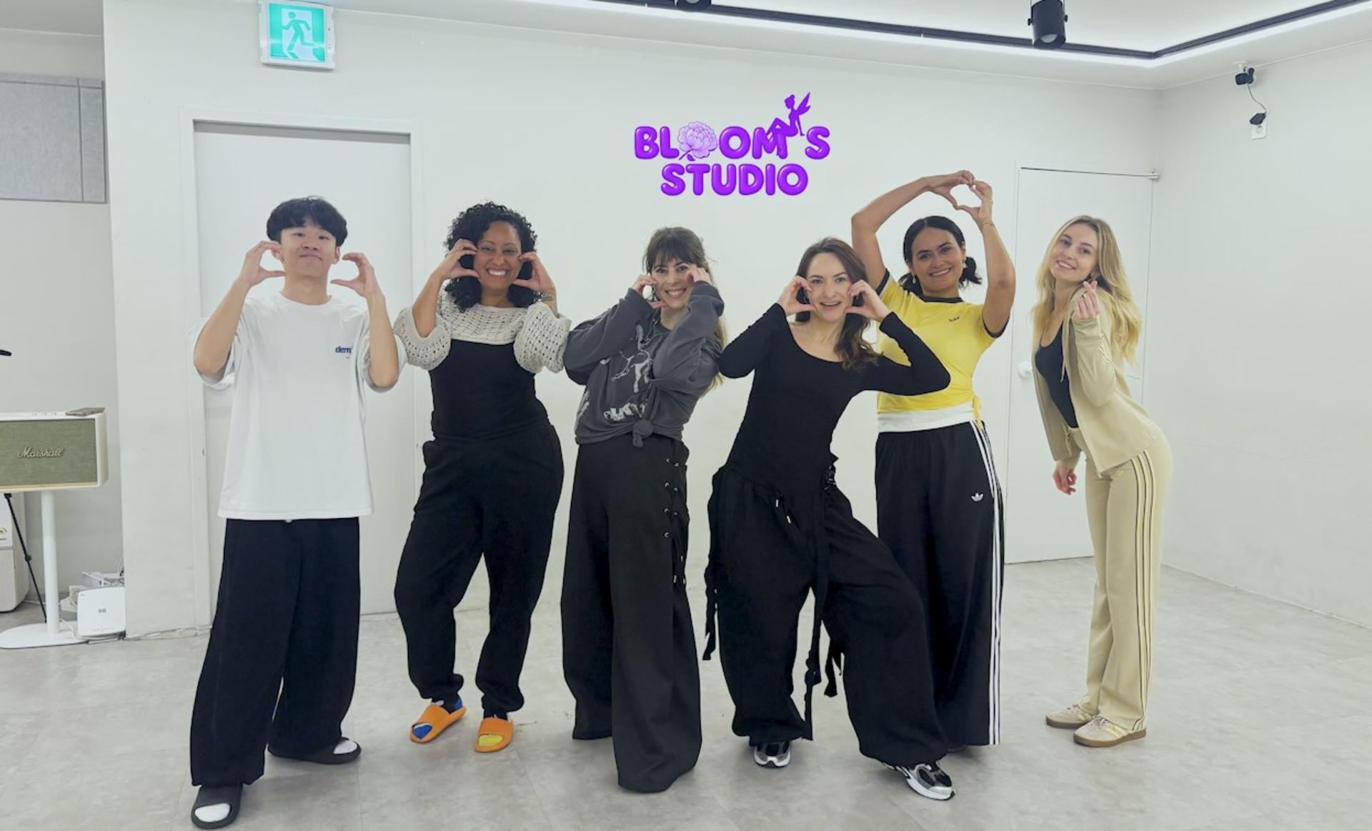 Seoul: K-Pop Dance Class near Lotte World/Tower +(Video Included) - Thumbnail 3