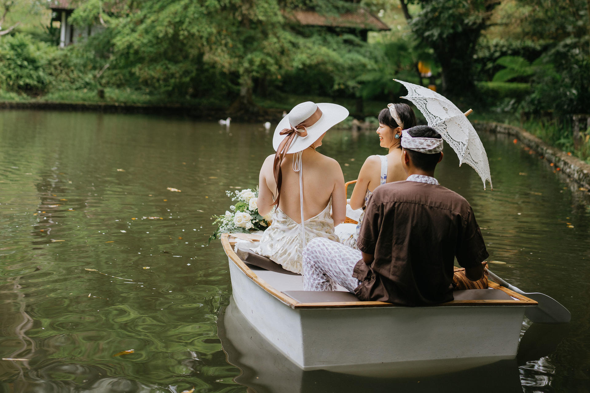 Romantic Picnic by Boat in Dua Dari Ubud - Thumbnail 2
