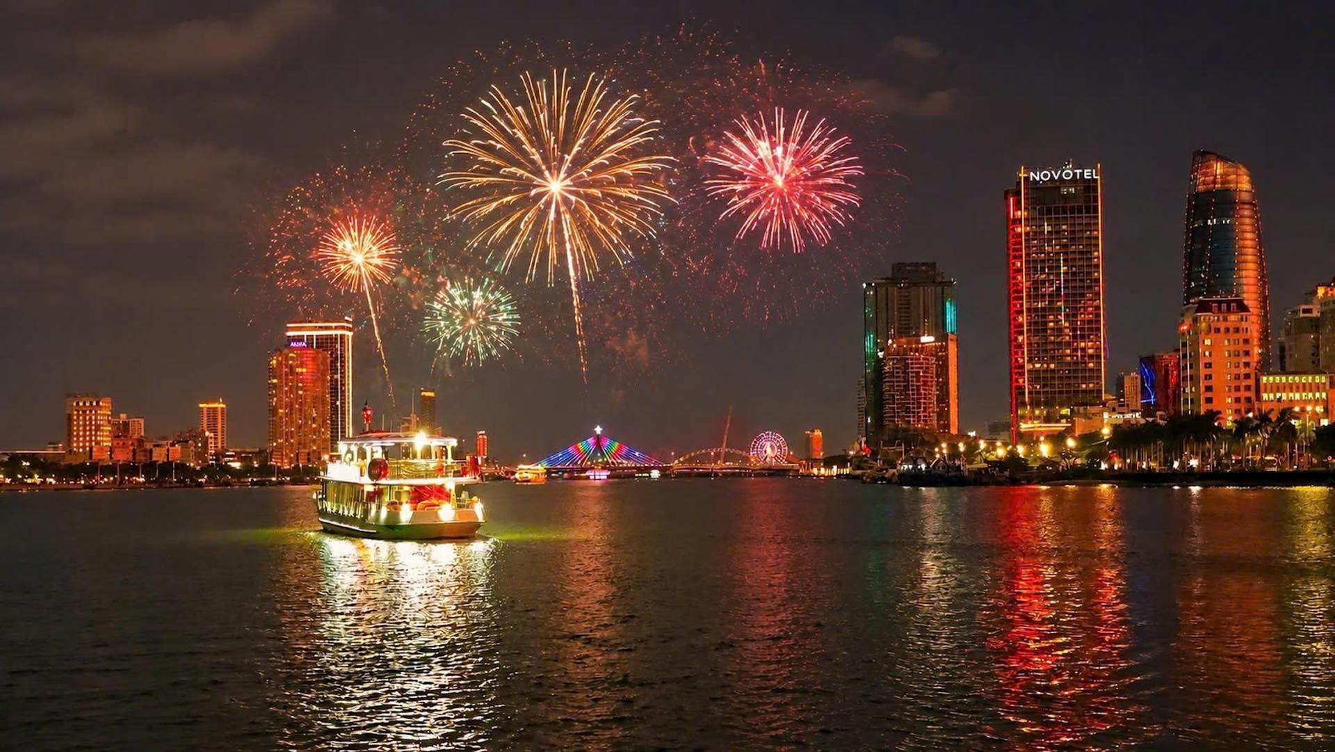 Han River Sightseeing and Dining Experience on 4U Cruise in Da Nang - Image 1
