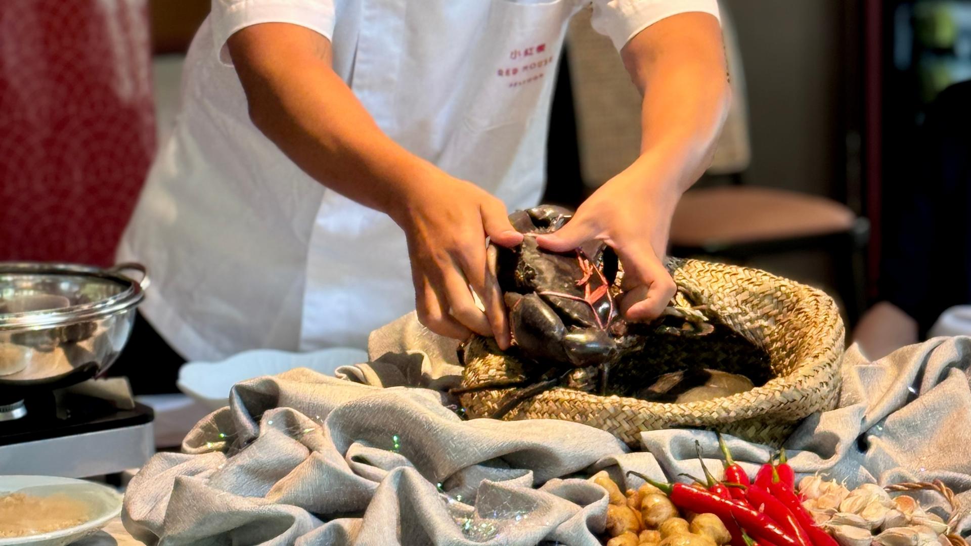 Red House Seafood Chilli Crab Workshop in Singapore  - Thumbnail 3