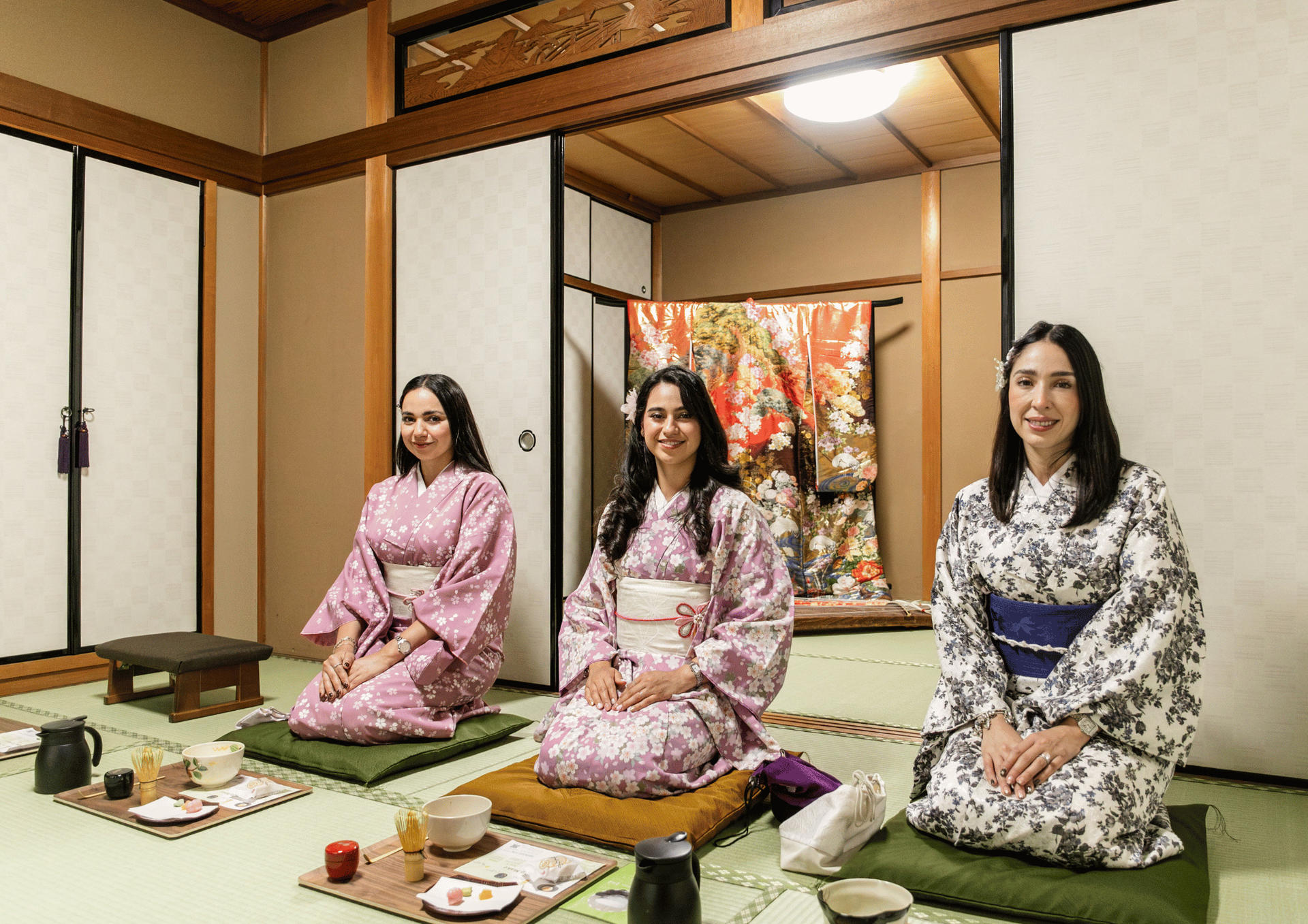 Kimono rental near Kiyomizu-dera Temple in Kyoto | Choose from additional options such as tea ceremony & matcha making, makeup, and photo shoots | Aiwafuku Kiyomizu Main Store - Thumbnail 3