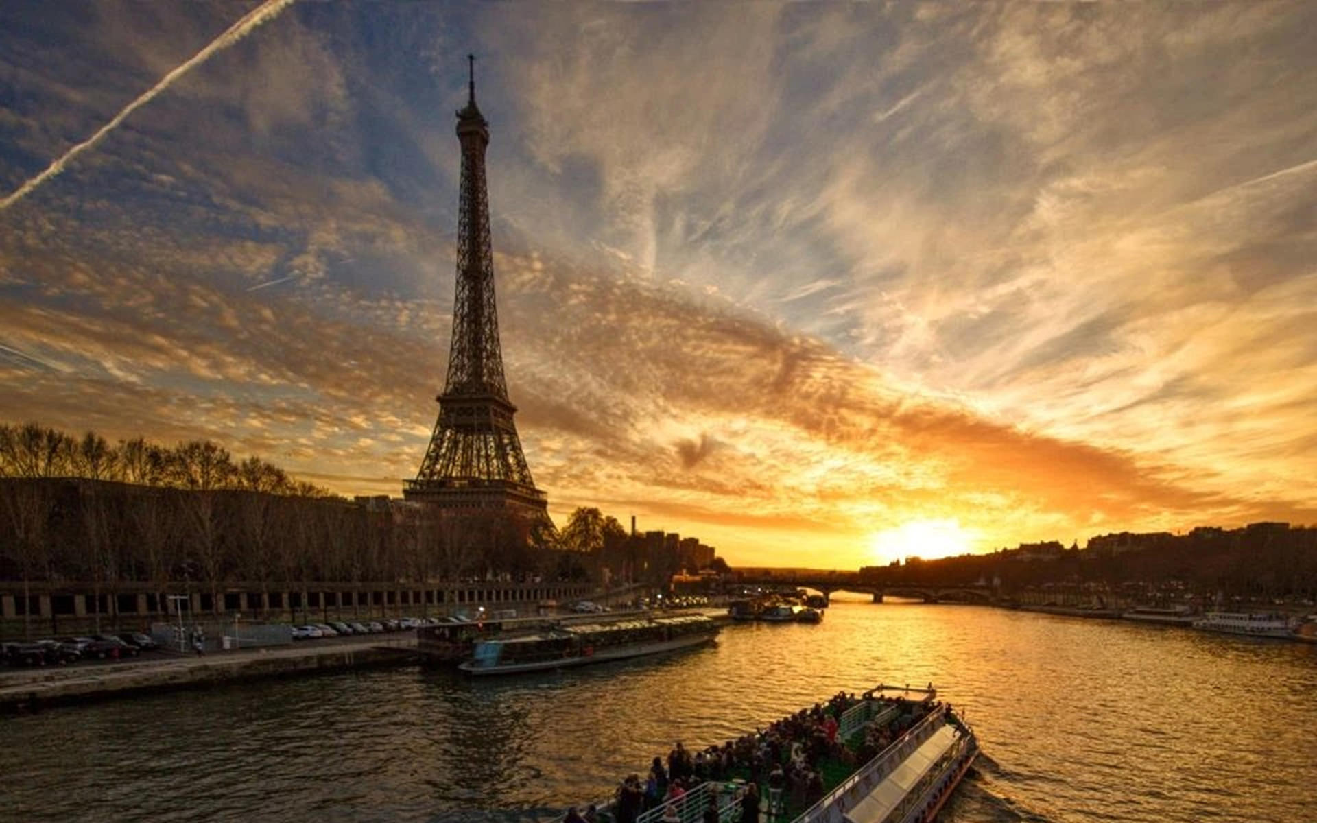 Seine River Cruise with Macaron Tasting in Paris - Thumbnail 5