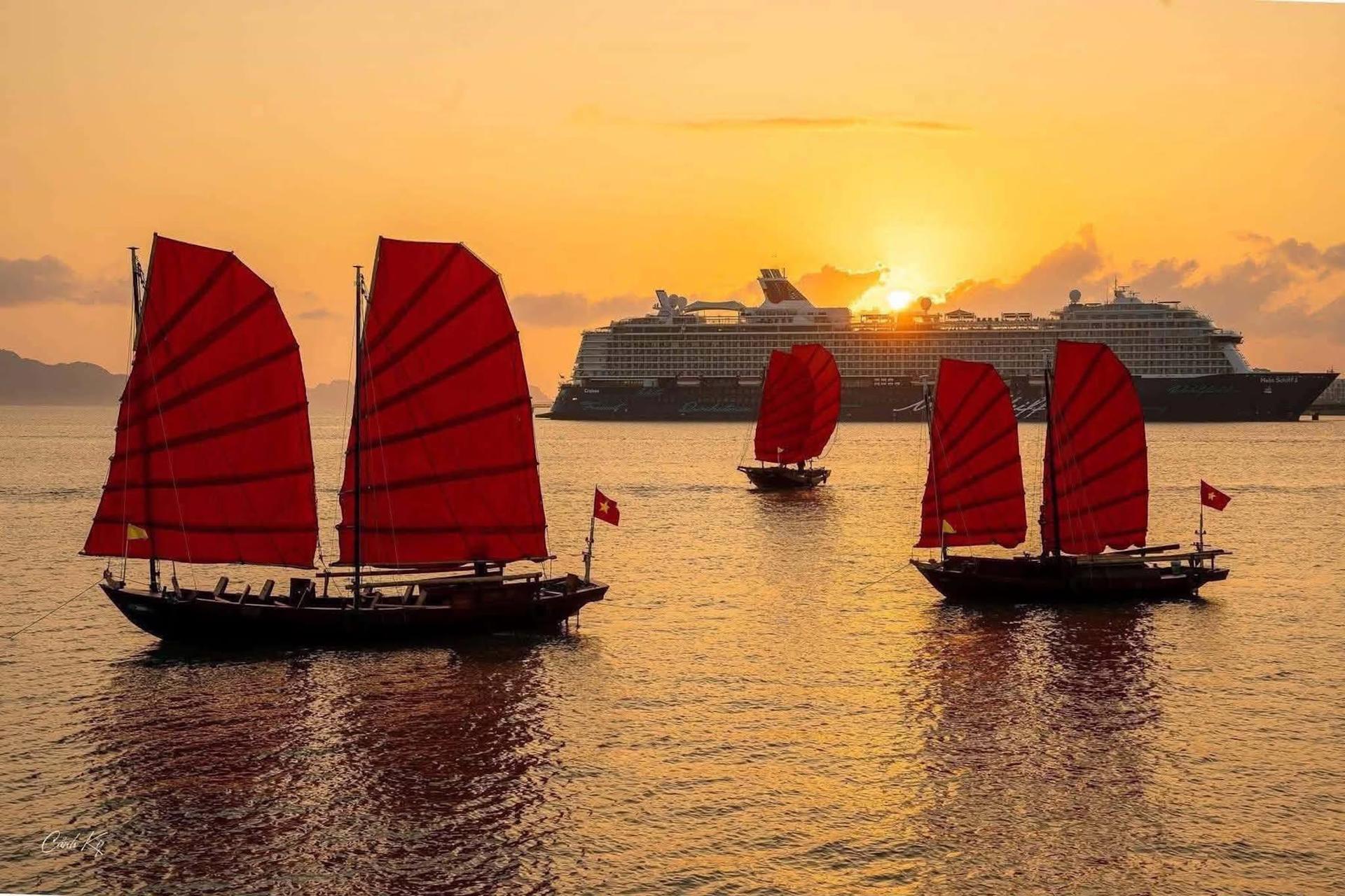 Three-walled Sailboat Sightseeing Ha Long Tour - Thumbnail 5