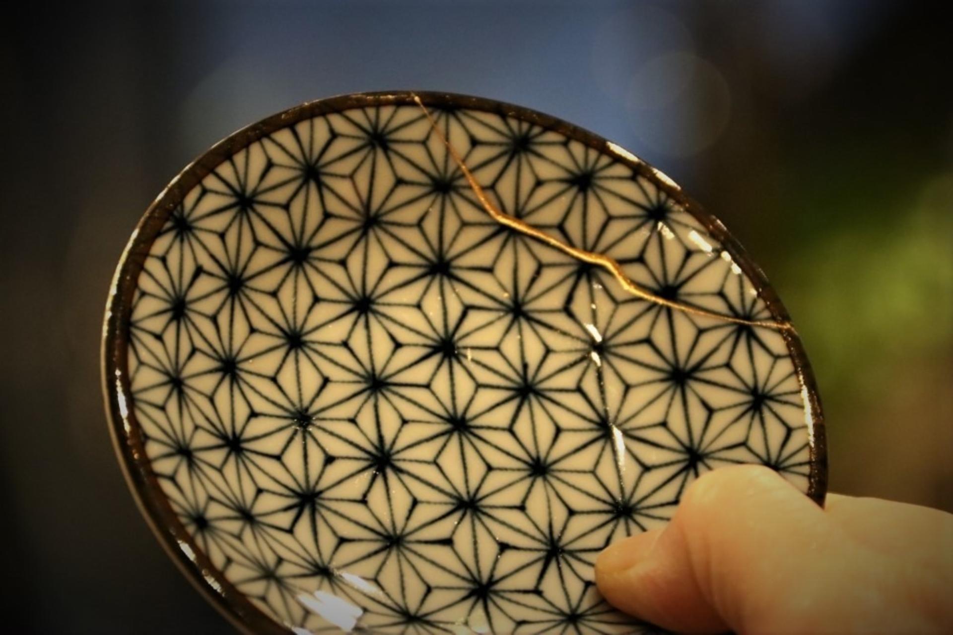 Authentic Kintsugi Workshop: Art of Golden Joinery in Shibuya - Thumbnail 9