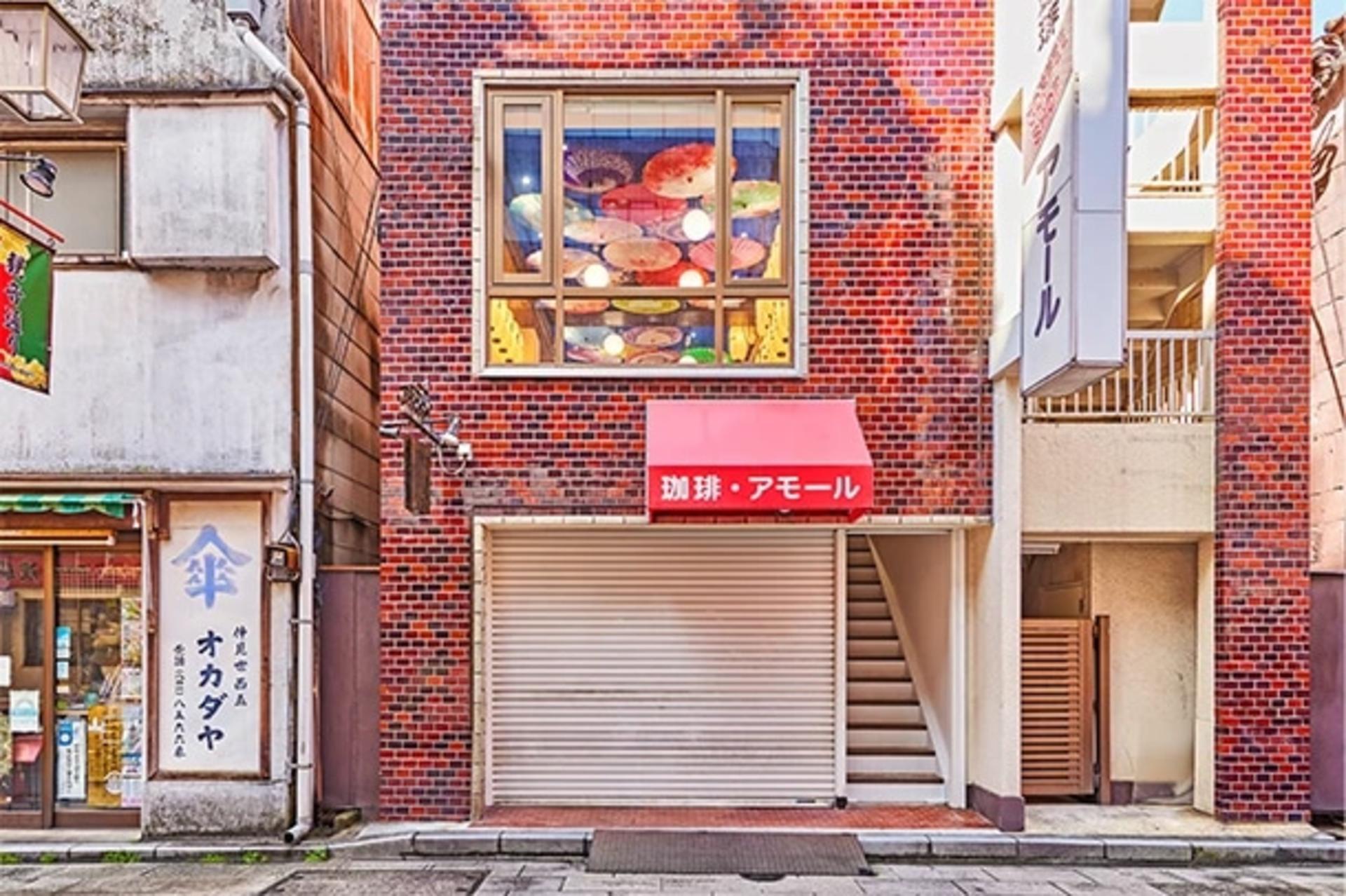 Micro Pig Cafe Experience in Aasakusa - Thumbnail 7