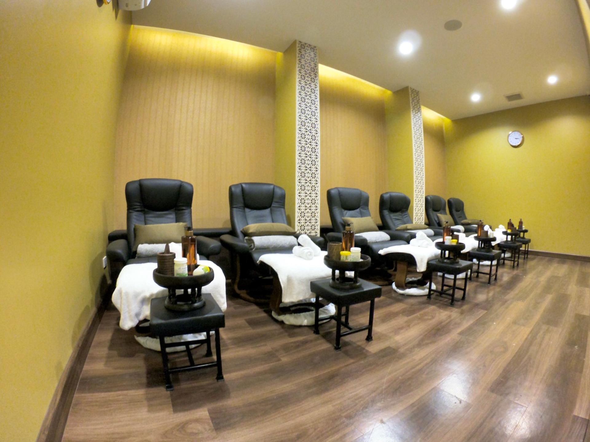 Nails, Eyelash, and Waxing Beauty Experience by Lek Massage - Thumbnail 13