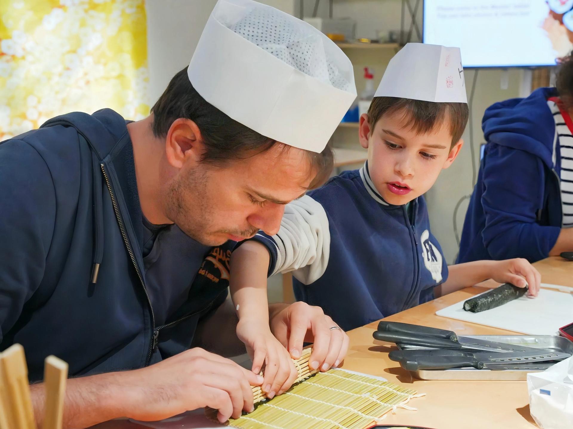 Sushi making class in Tokyo Tsukiji fish market with Pro sushi chef - Thumbnail 34