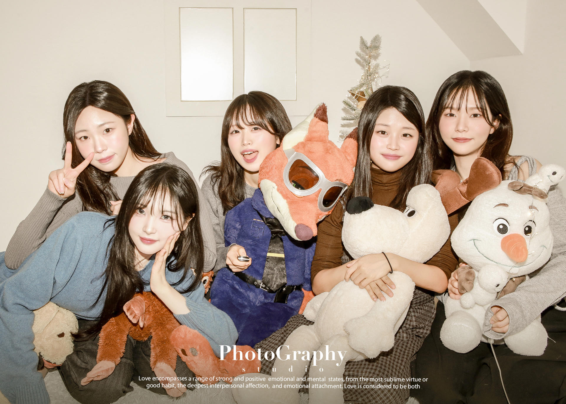 Hongdae Cinema Concept Selfstudio Experience in Seoul : Free Costume - Thumbnail 19