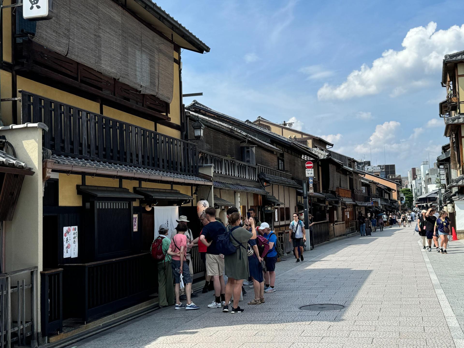 Kyoto Gion & Yasaka Shrine 1.5-Hour Private Tour - Image 1
