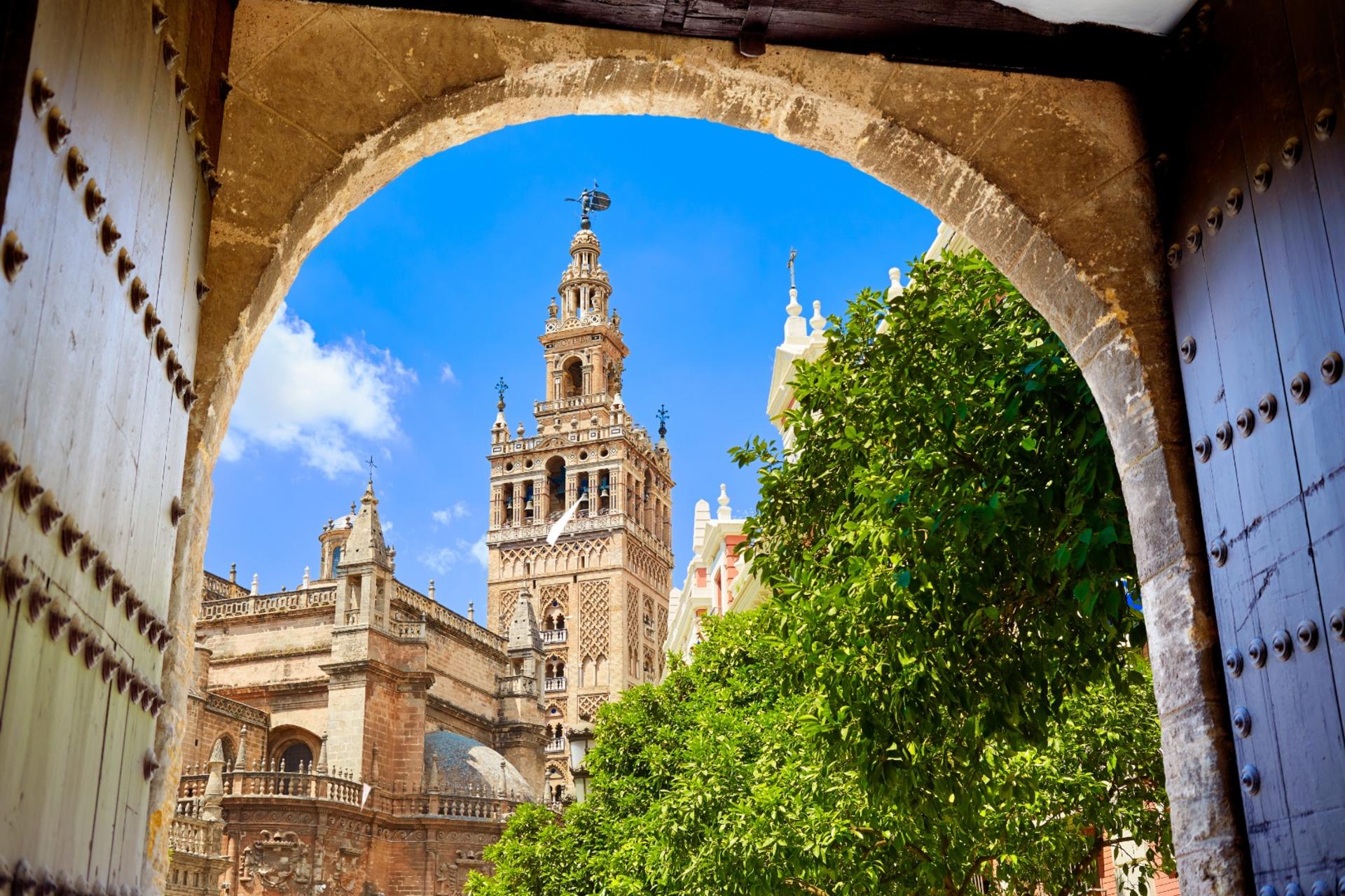 Cathedral, Alcazar, and Giralda guided tour in Seville - Thumbnail 4