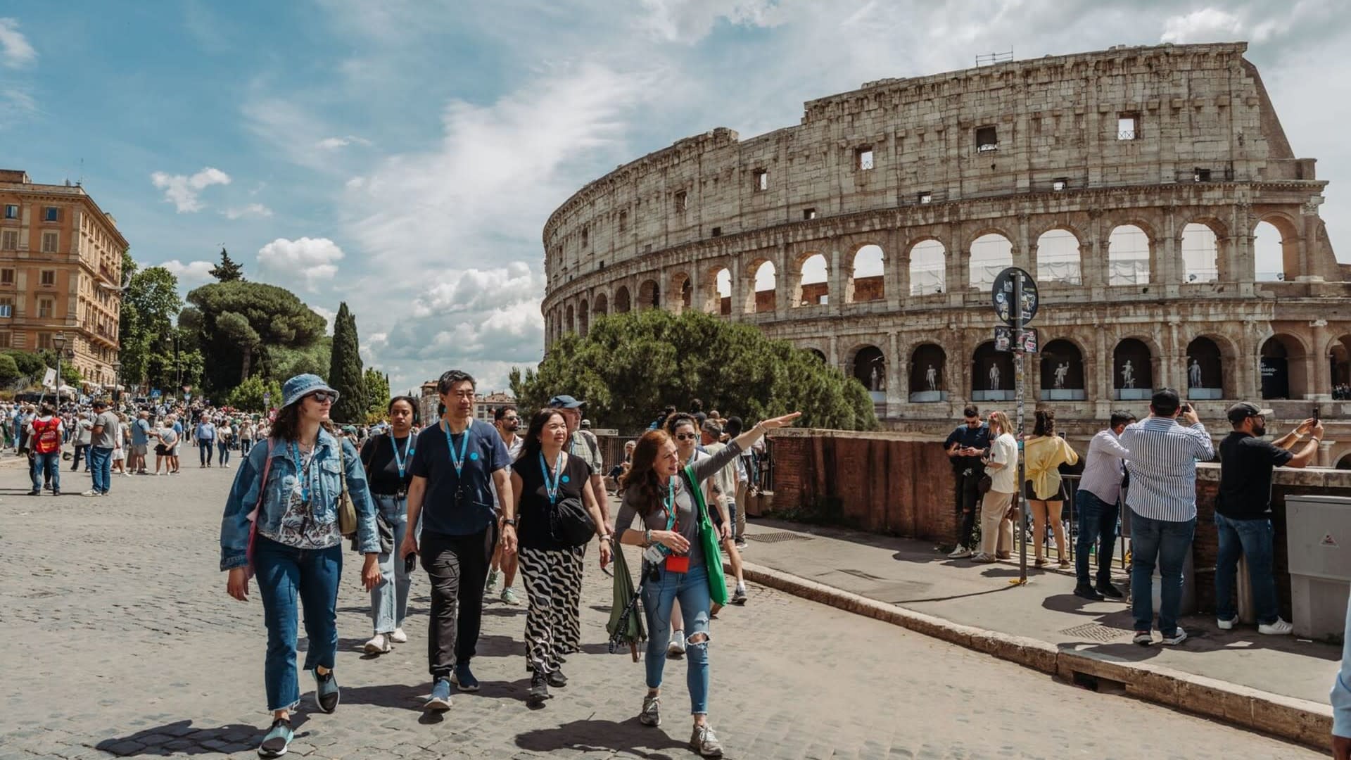 Colosseum, Roman Forum and Palatine Hill Tour in Rome - Thumbnail 2