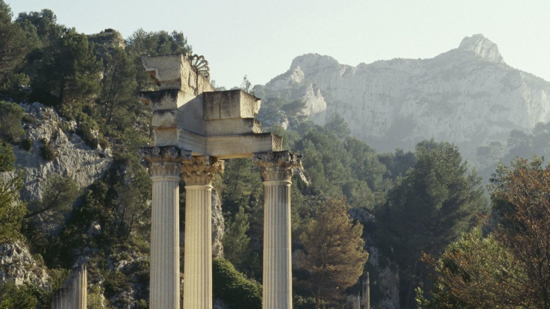 Archaeological Site of Glanum ticket in Saint-Remy-de-Provence - Thumbnail 2
