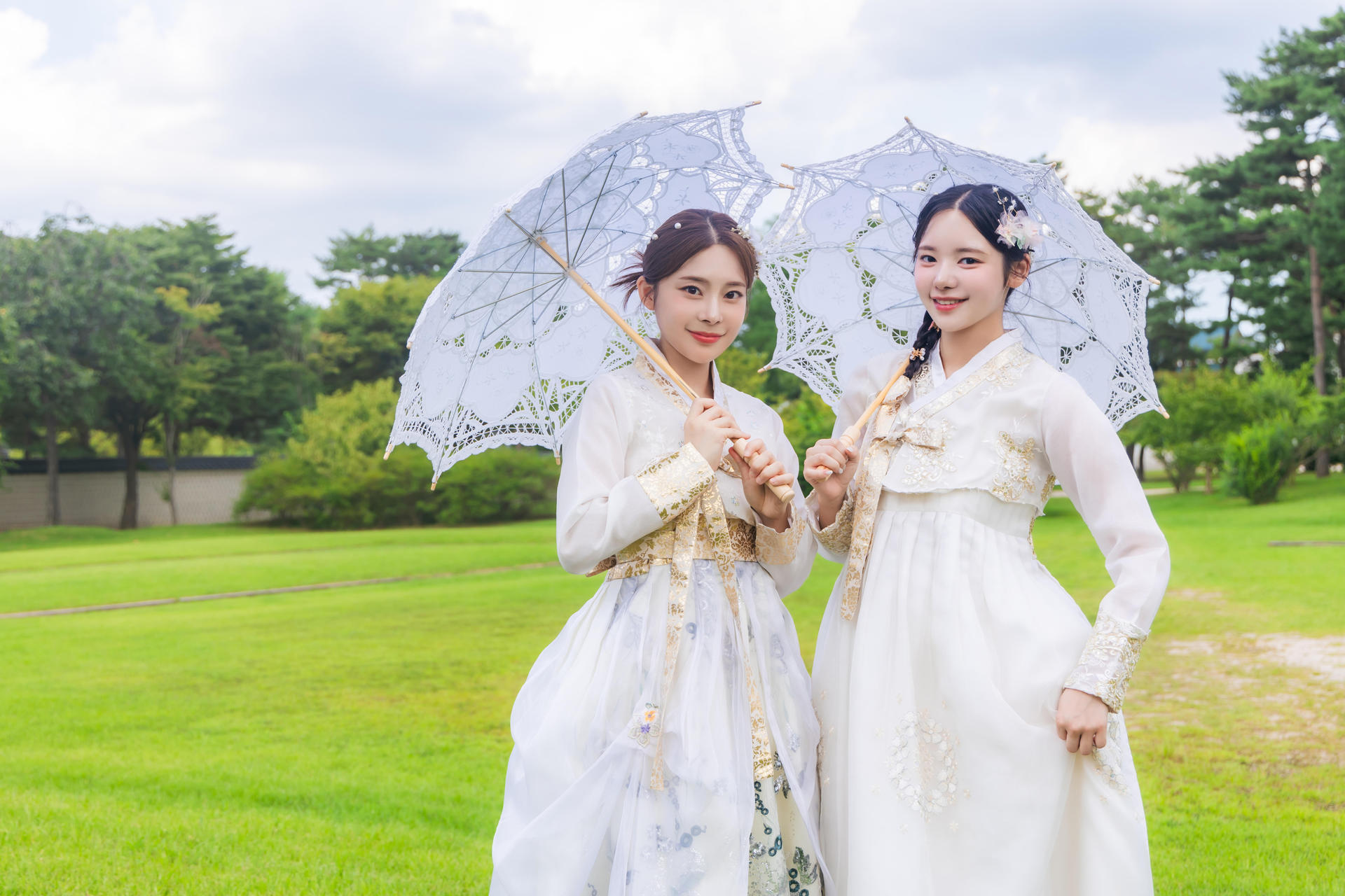 Gyeongbokgung Hanbok & Hairstyling Experience - Thumbnail 22