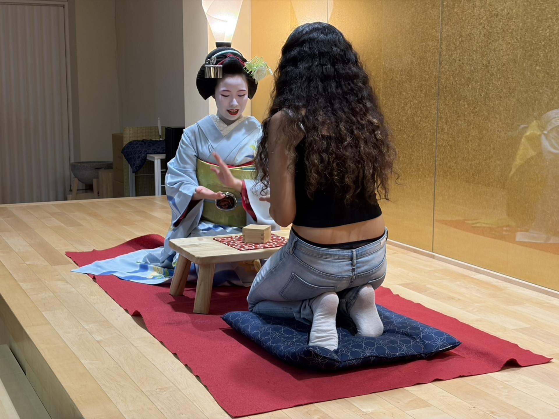 1-Hour Geisha/Maiko Show in Kyoto - Thumbnail 8